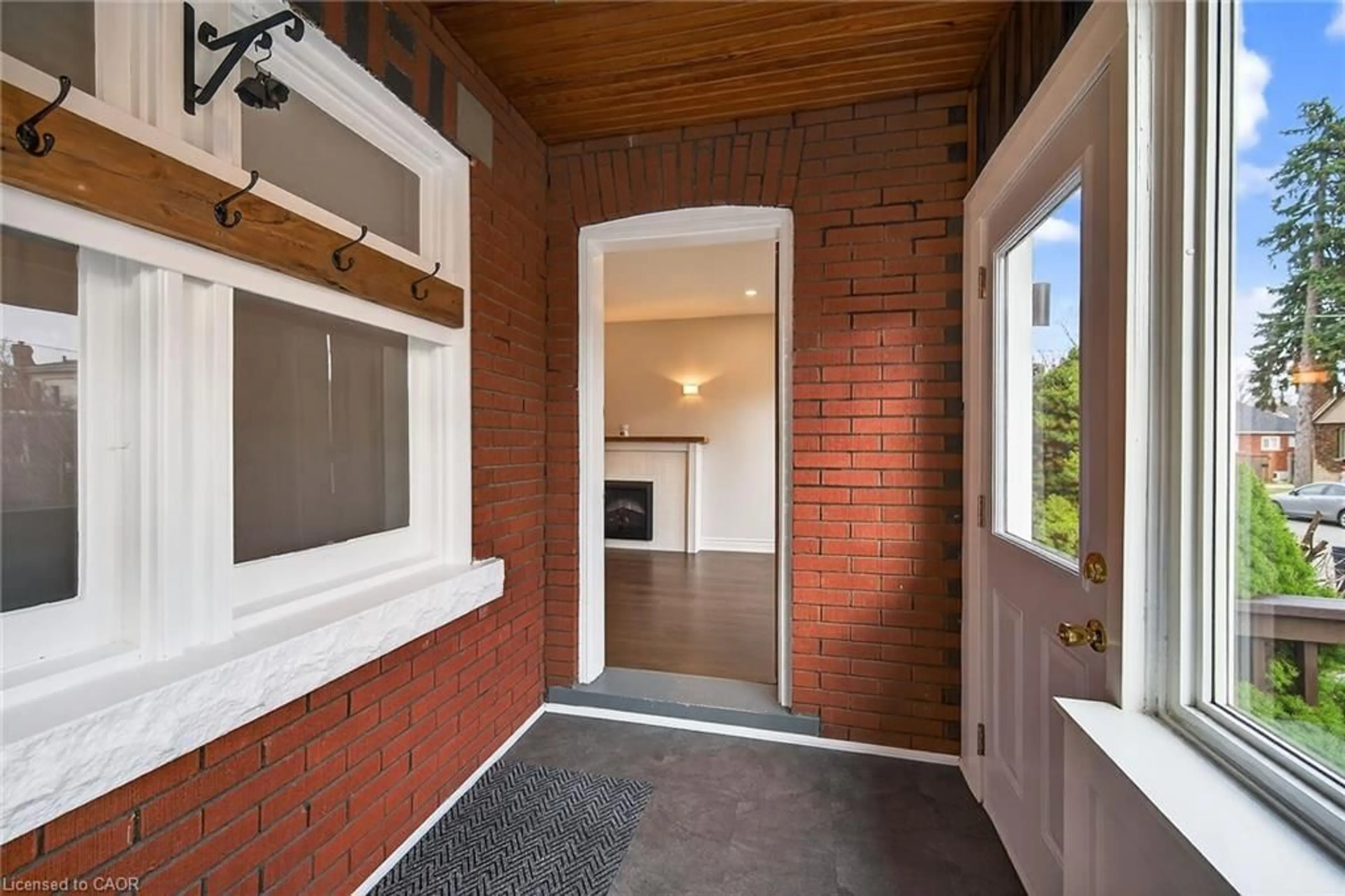 Indoor entryway for 266 Wexford Ave, Hamilton Ontario L8K 2P3