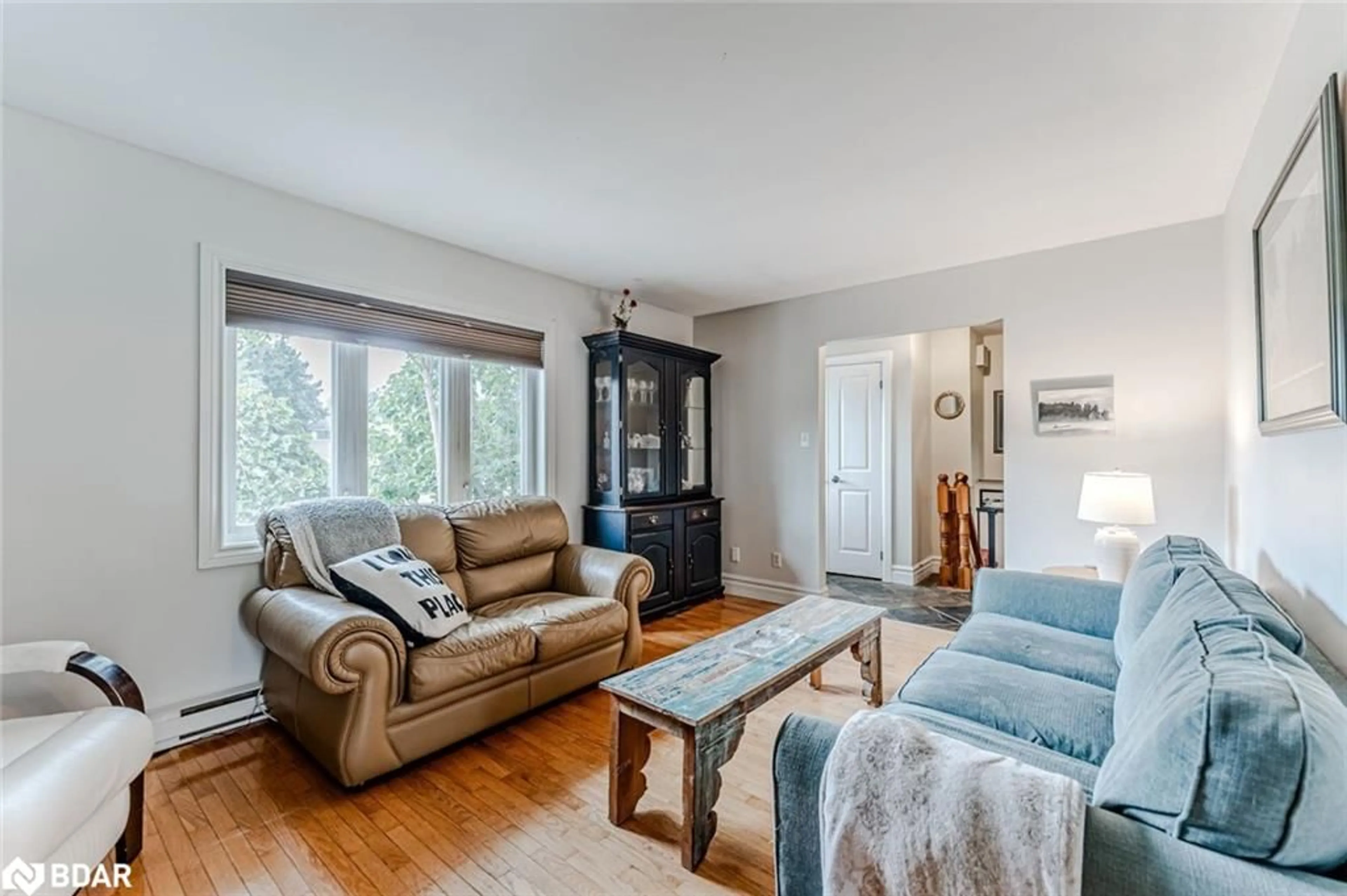 Living room with furniture, unknown for 7 Sandlewood Trail, Brechin Ontario L0K 1B0