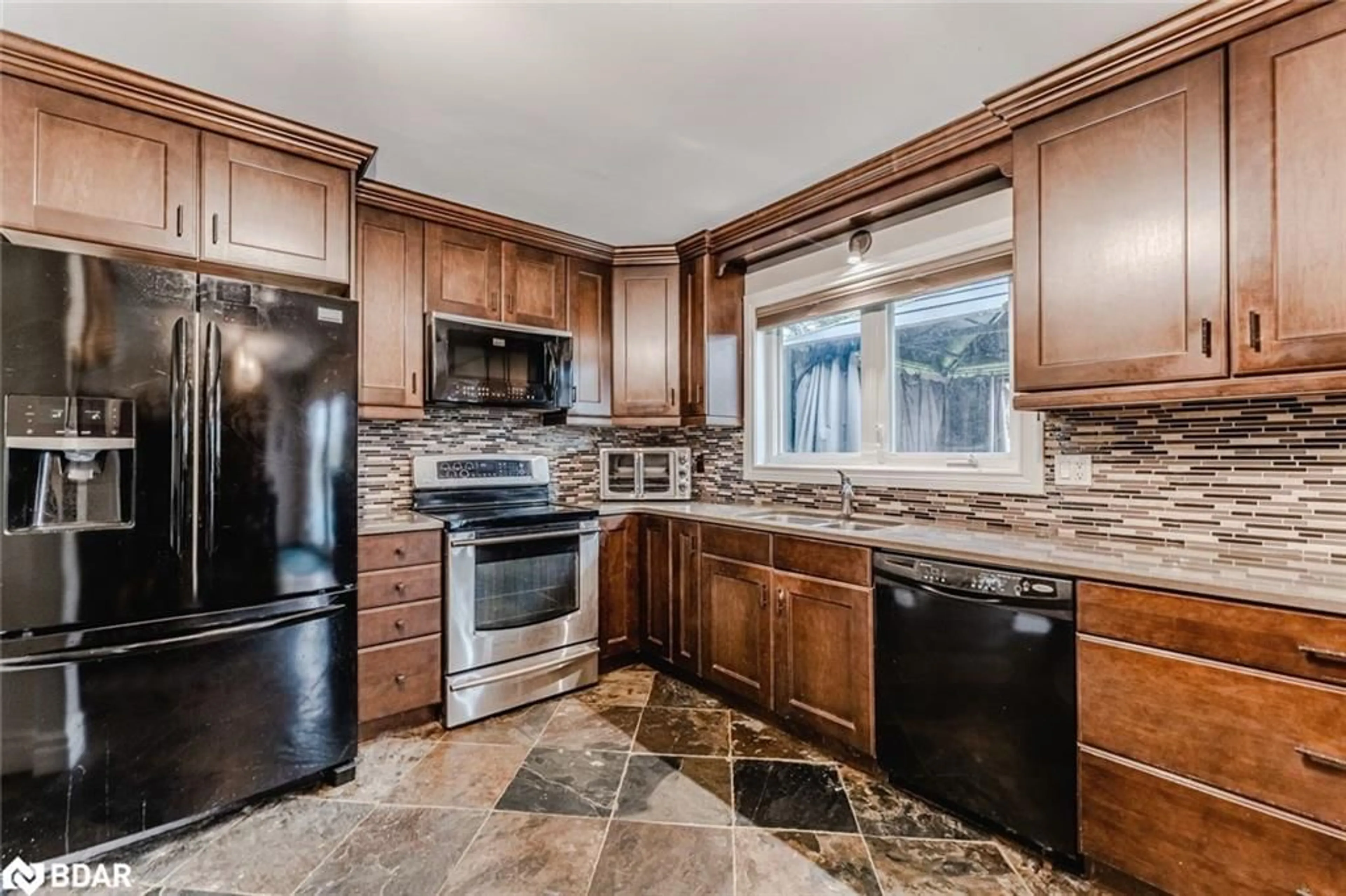 Open concept kitchen, ceramic/tile floor for 7 Sandlewood Trail, Brechin Ontario L0K 1B0