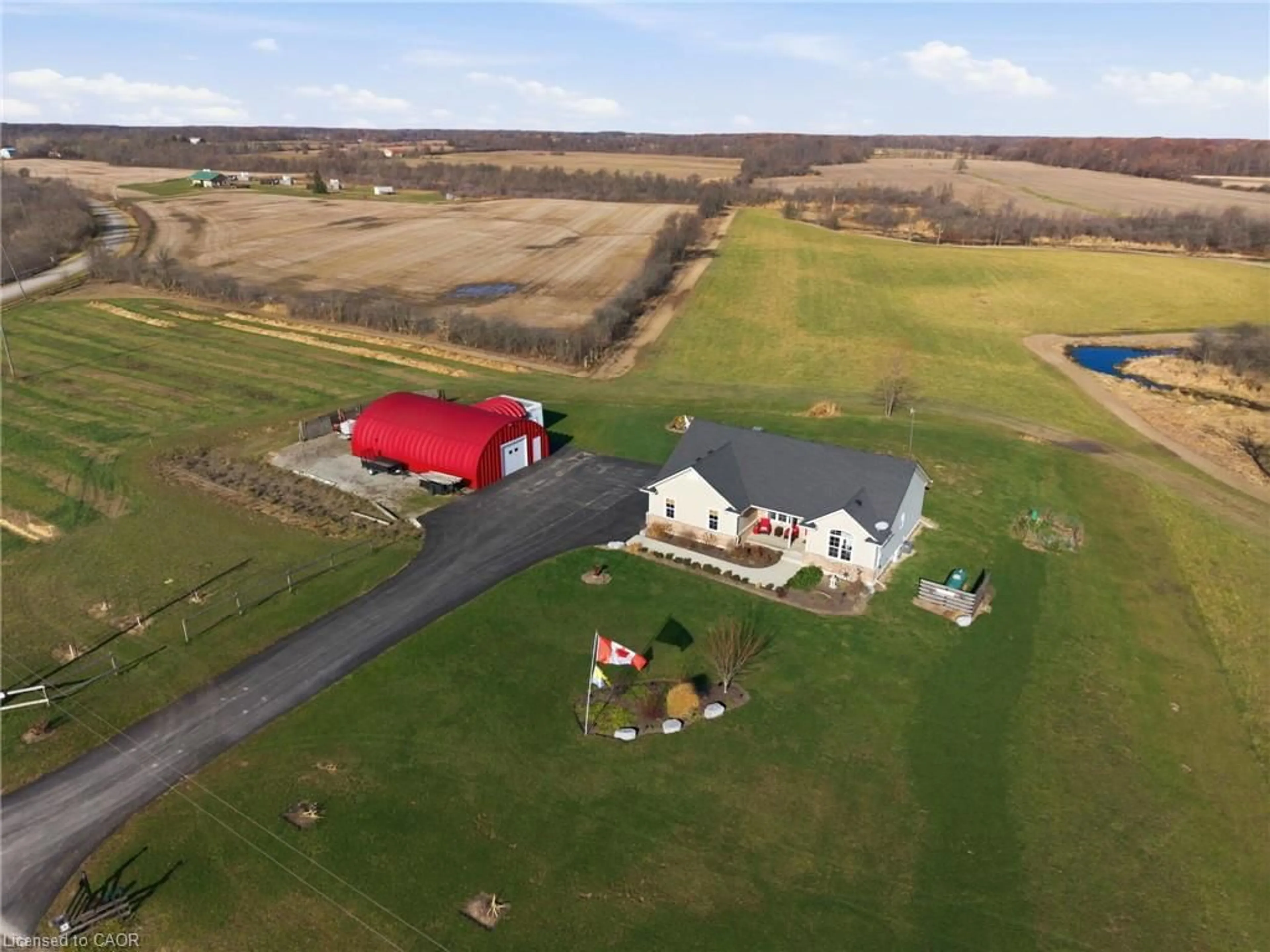 A pic from outside/outdoor area/front of a property/back of a property/a pic from drone, building for 9071 North Chippawa Rd, Caistor Centre Ontario L0R 2A0