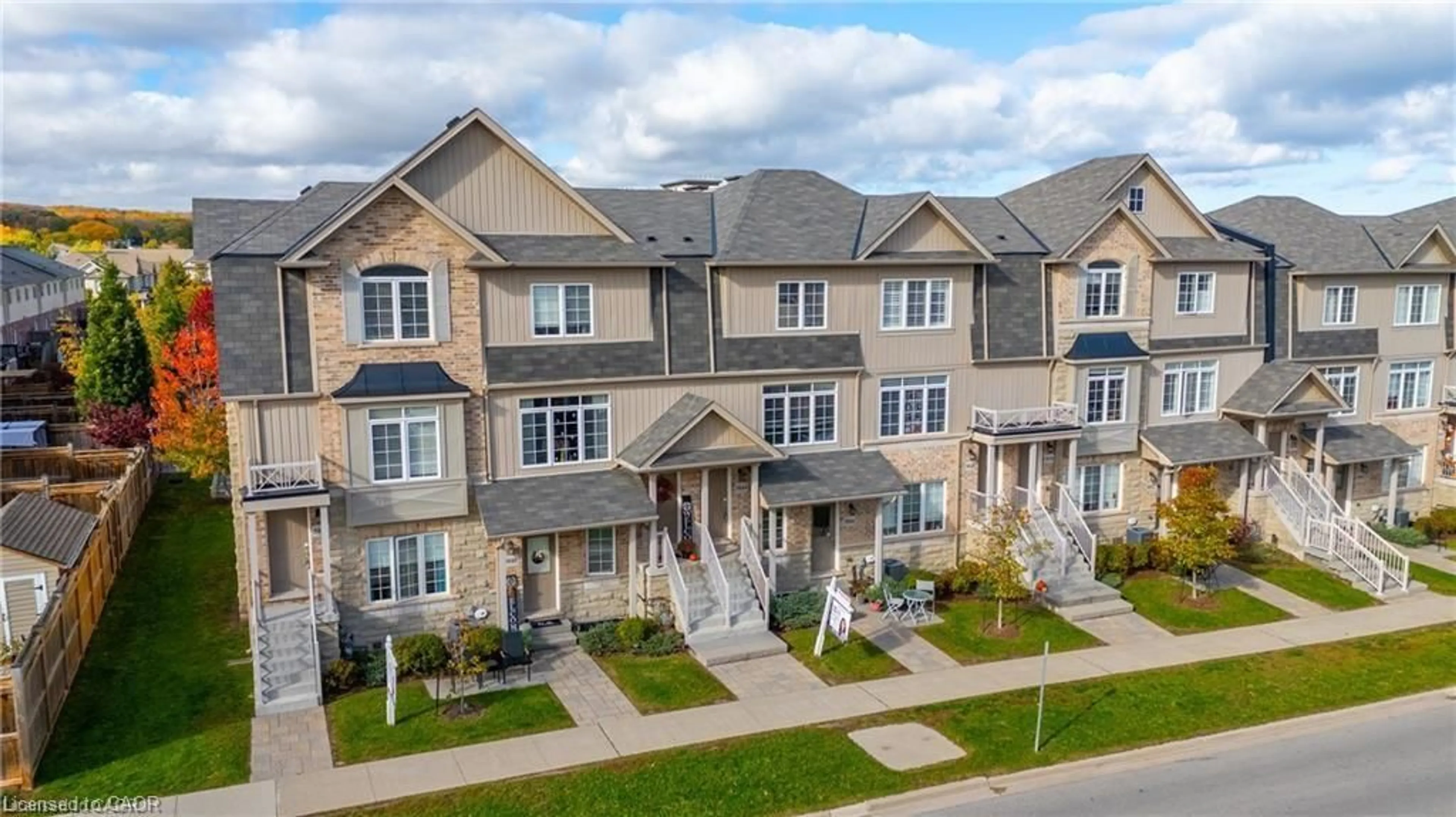 A pic from outside/outdoor area/front of a property/back of a property/a pic from drone, unknown for 5038 Serena Dr, Beamsville Ontario L0R 1B2