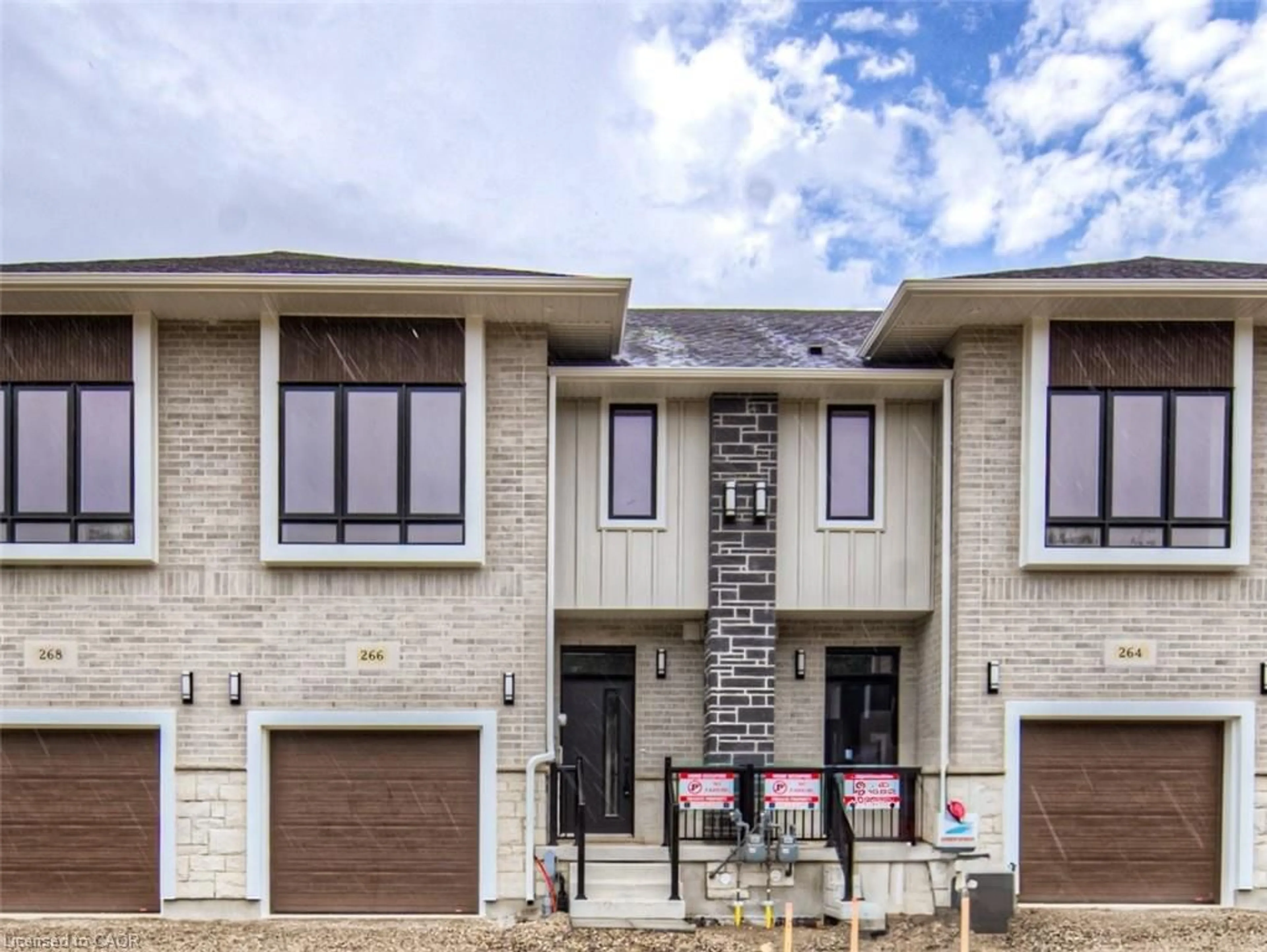 Home with brick exterior material, street for 17 Ashford St, Cambridge Ontario N1T 0H9