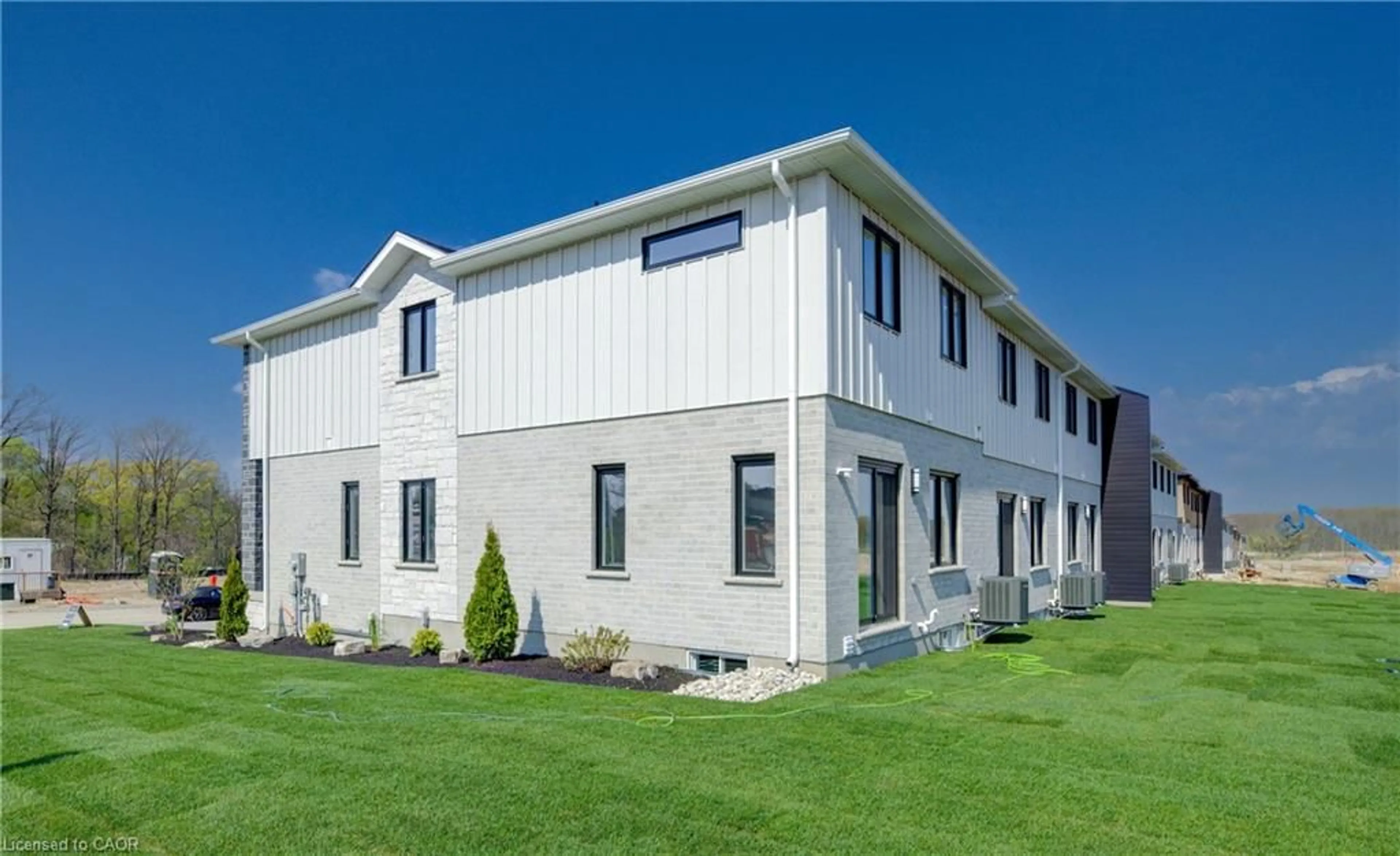 Home with vinyl exterior material, building for 210 Green Gate Blvd, Cambridge Ontario N1T 0H9