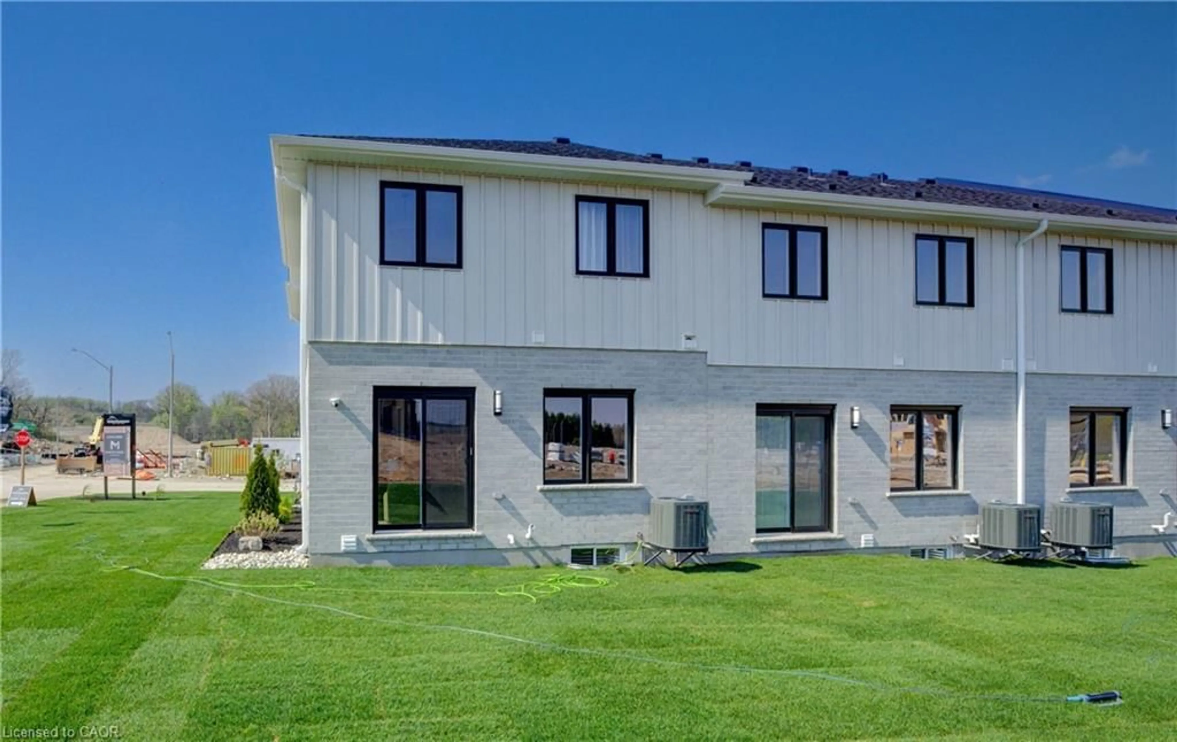 Home with brick exterior material, building for 210 Green Gate Blvd, Cambridge Ontario N1T 0H9