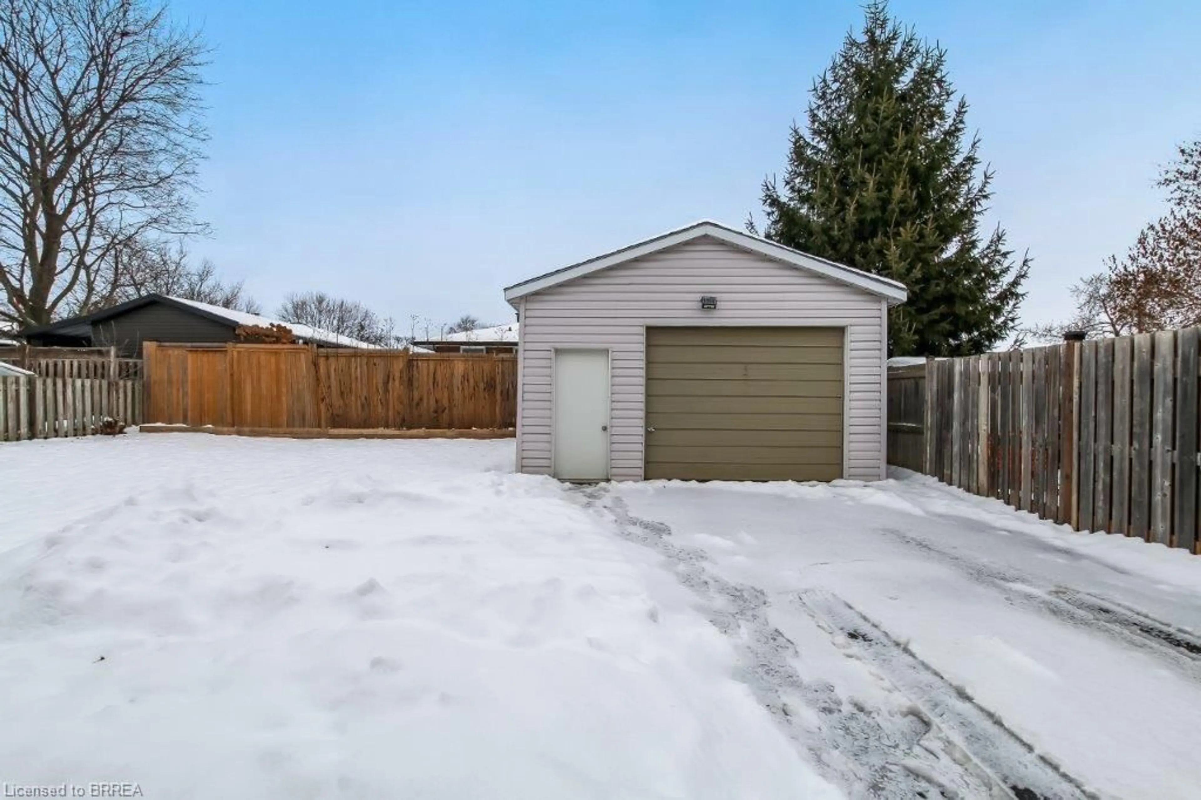 Shed for 56 Balmoral Dr, Brantford Ontario N3R 5B9