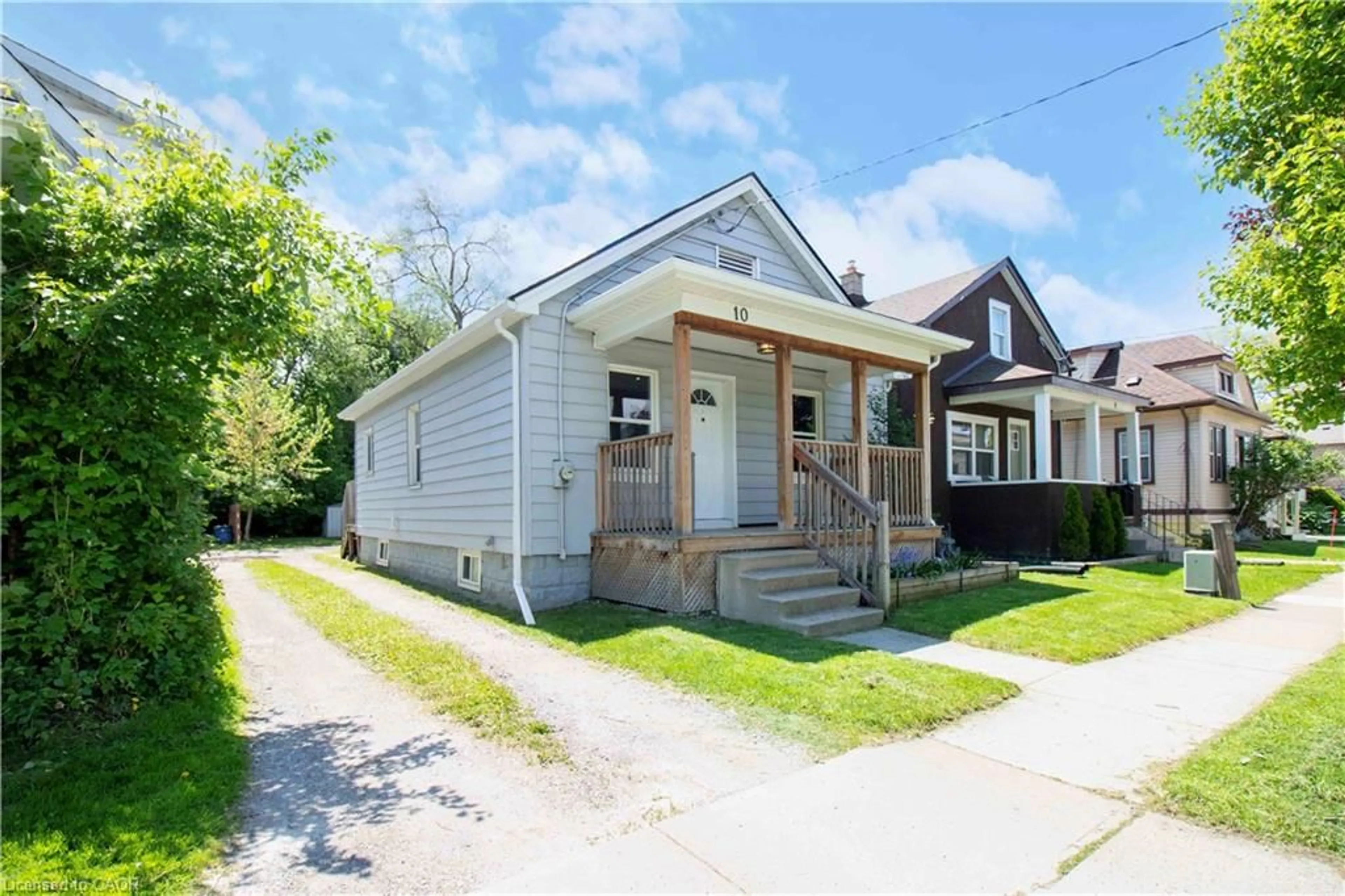 Home with brick exterior material, street for 10 Manning St, St. Catharines Ontario L2R 1H9