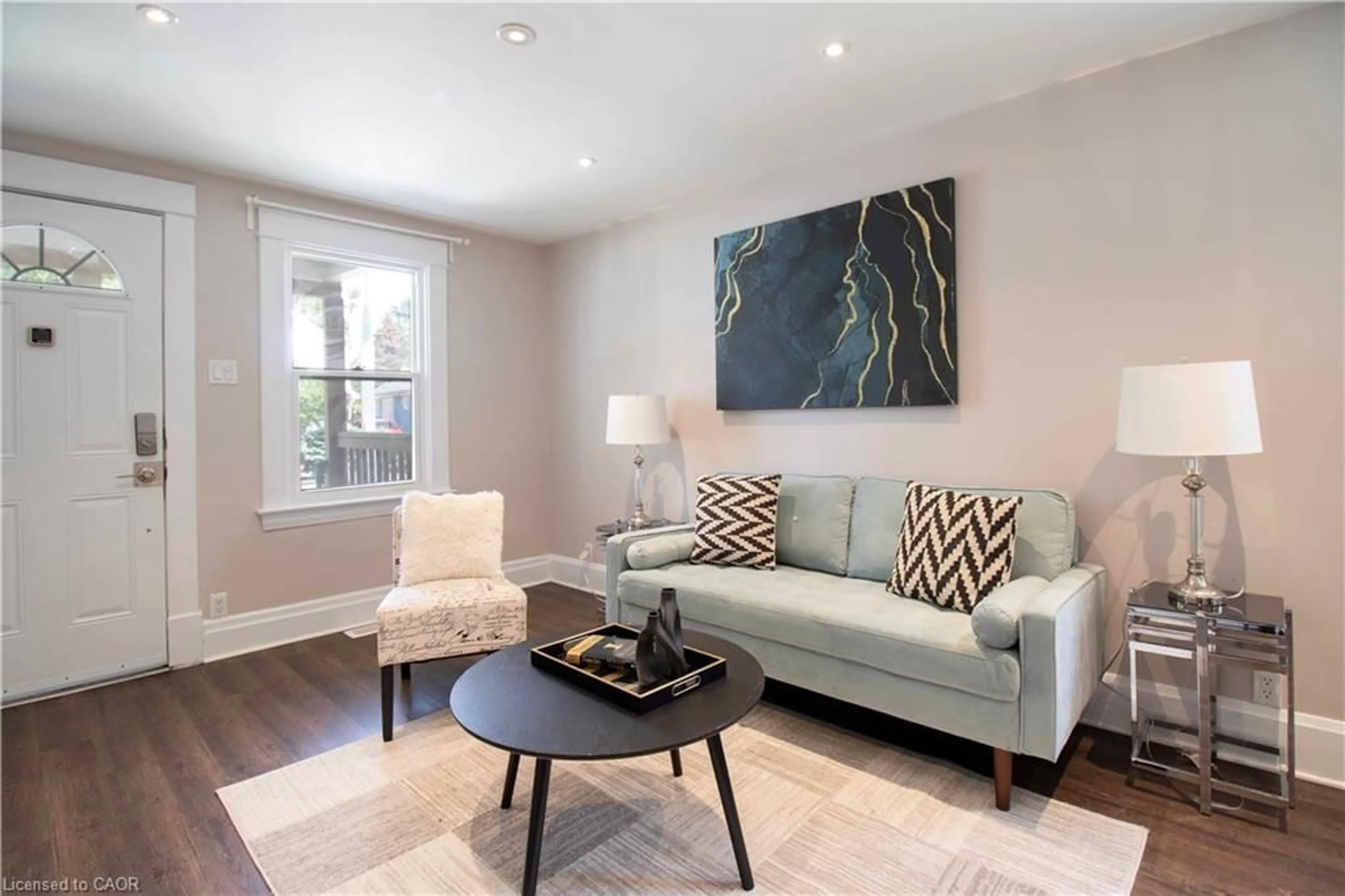 Living room with furniture, wood/laminate floor for 10 Manning St, St. Catharines Ontario L2R 1H9