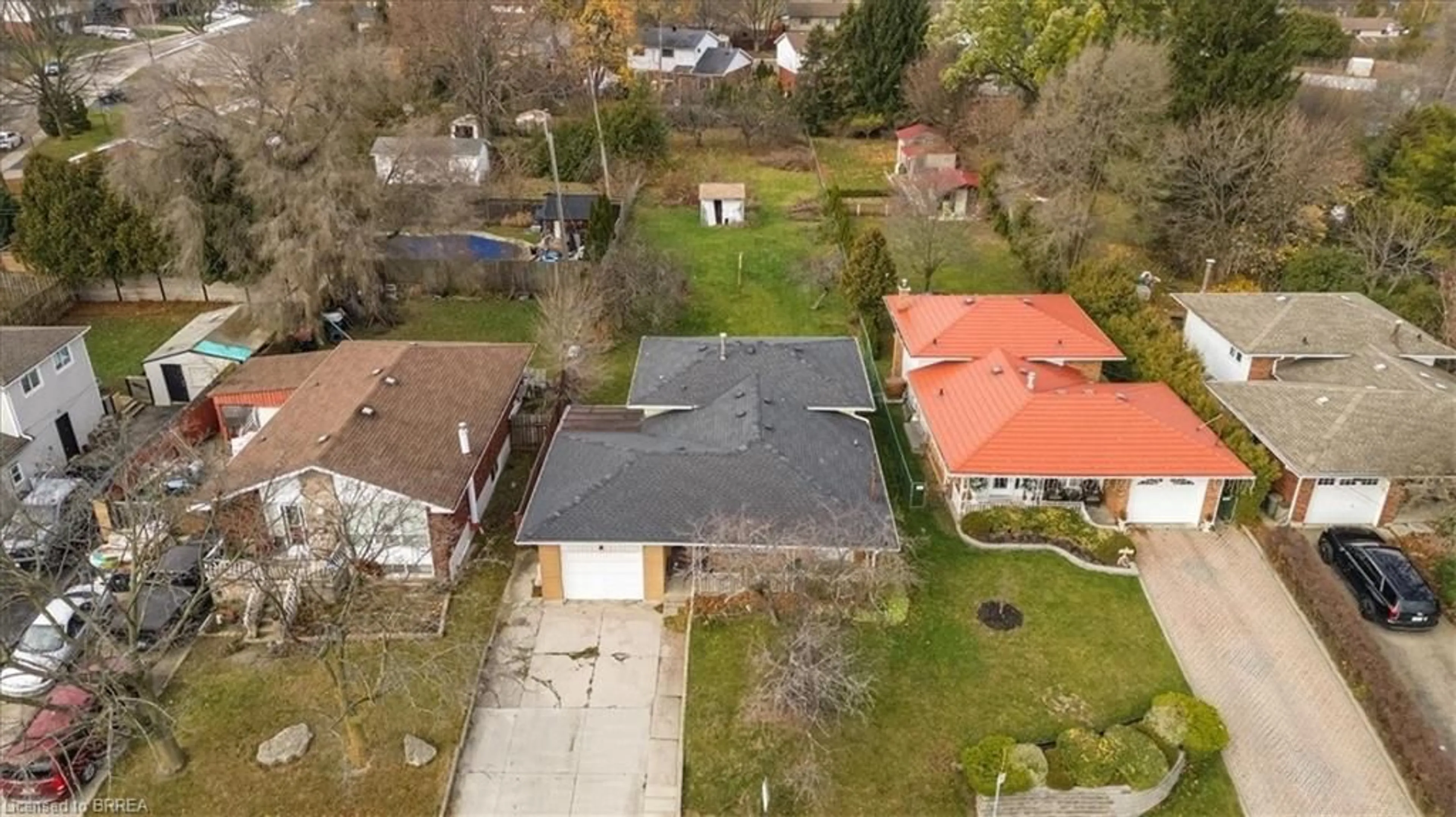 A pic from outside/outdoor area/front of a property/back of a property/a pic from drone, street for 698 West 5th St, Hamilton Ontario L9C 3R2