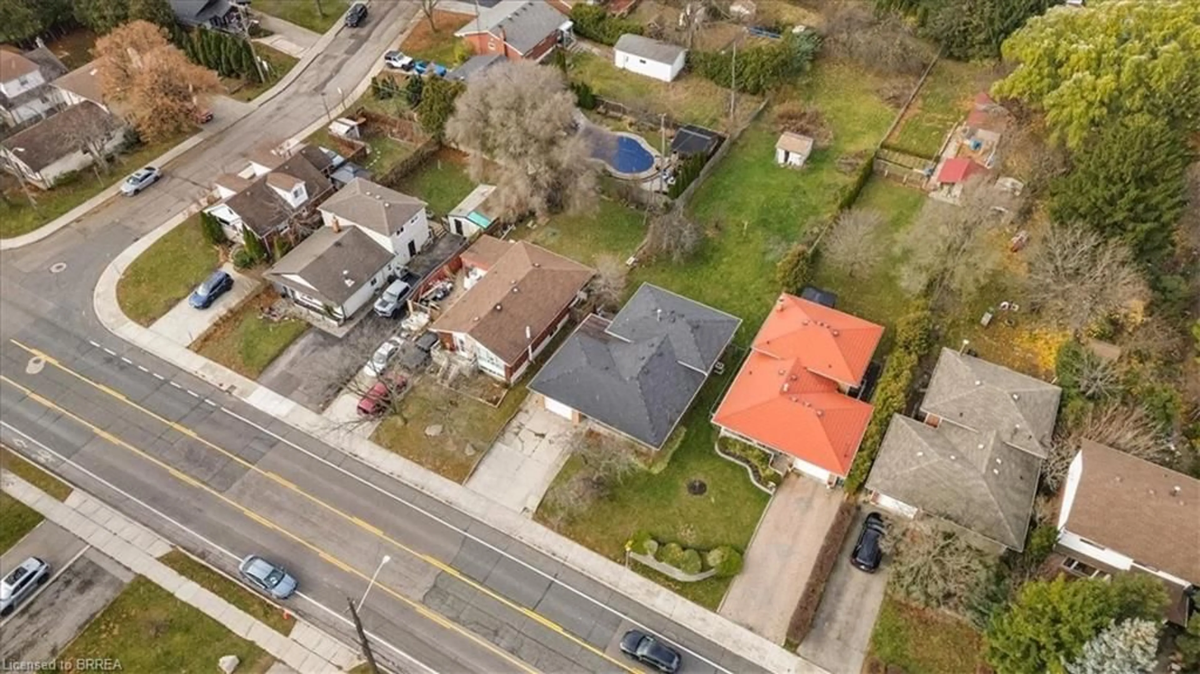 A pic from outside/outdoor area/front of a property/back of a property/a pic from drone, street for 698 West 5th St, Hamilton Ontario L9C 3R2
