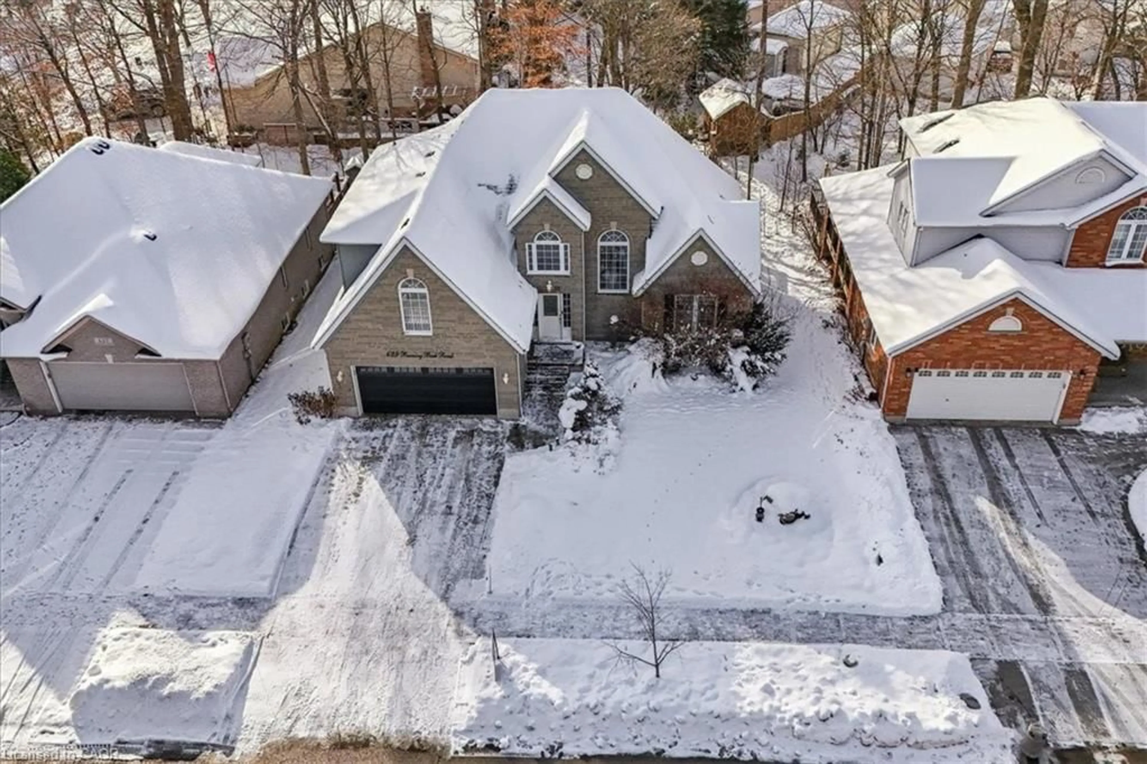 A pic from outside/outdoor area/front of a property/back of a property/a pic from drone, street for 629 Burning Bush Rd, Waterloo Ontario N2V 2C4