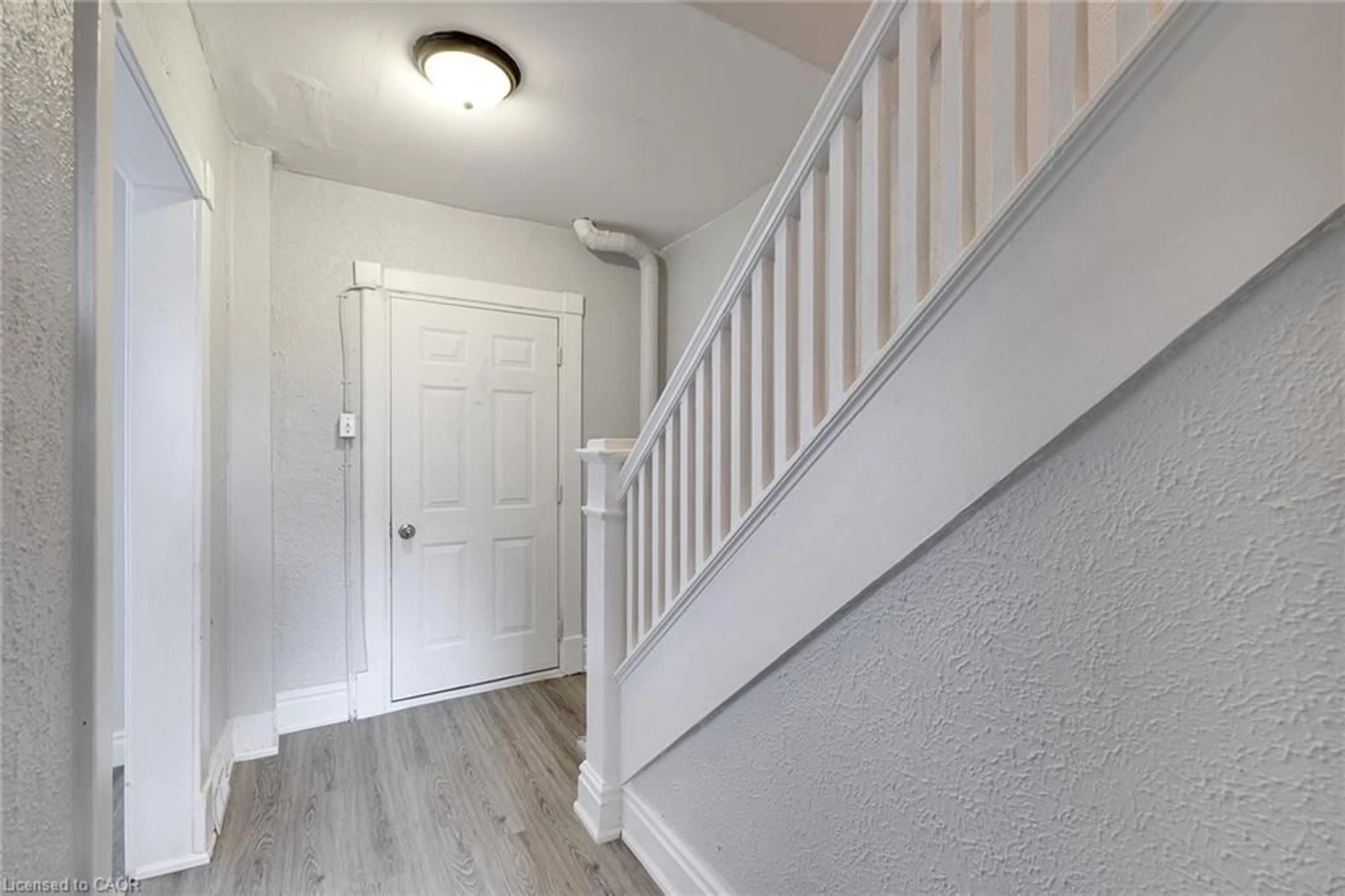 Indoor entryway for 61 Eby St #B, Kitchener Ontario N2G 3K9