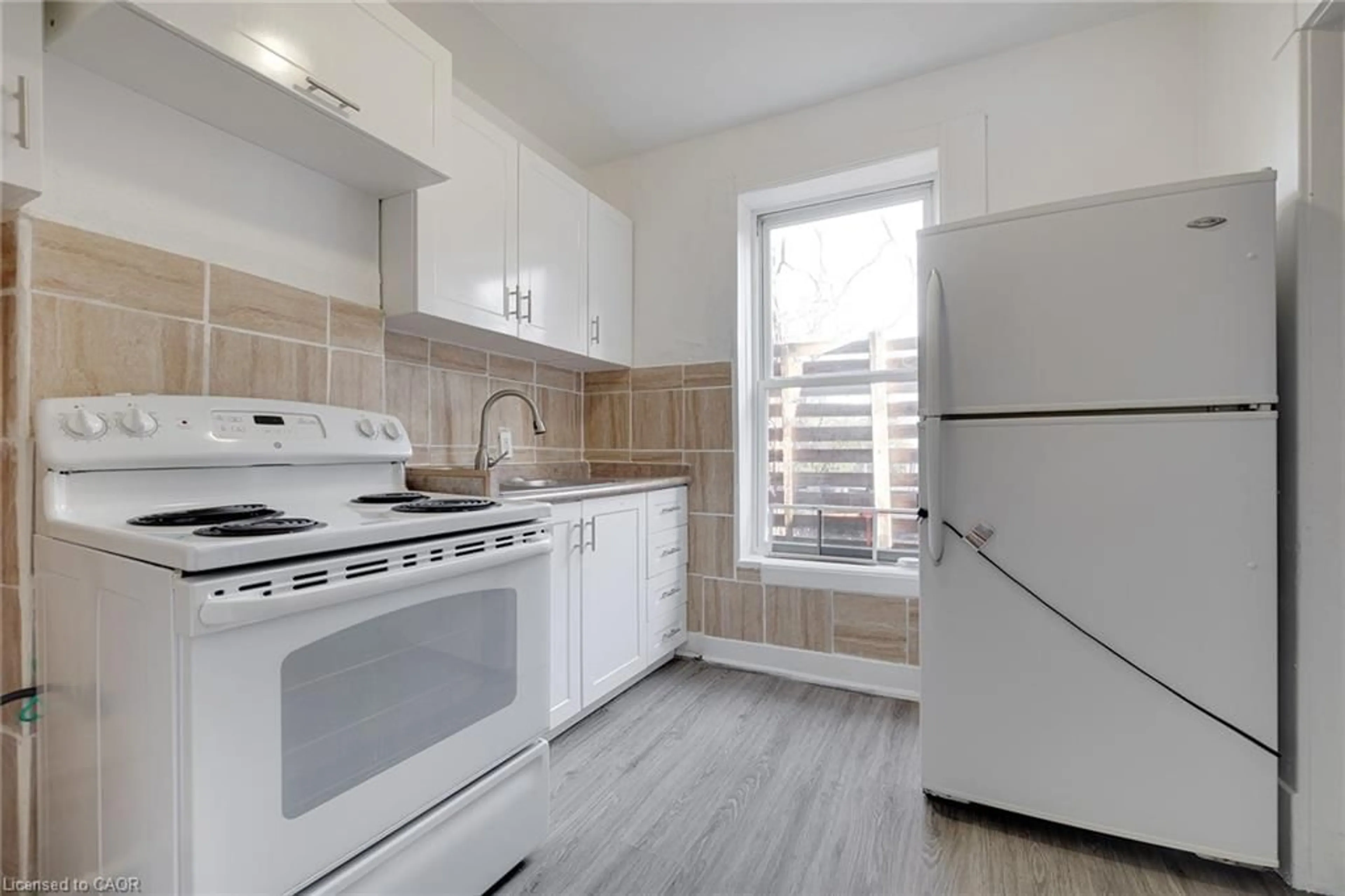 Standard kitchen, unknown for 61 Eby St #B, Kitchener Ontario N2G 3K9
