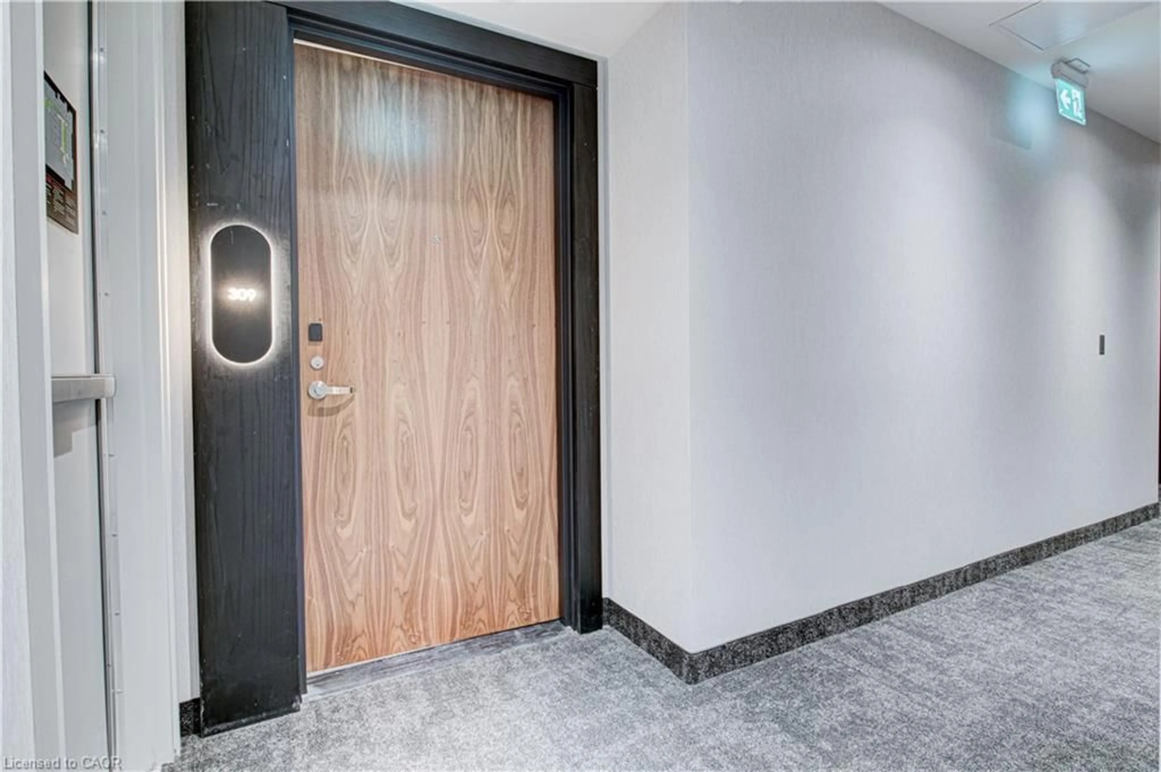 Indoor foyer for 25 Wellington St #309, Kitchener Ontario N2G 0G5