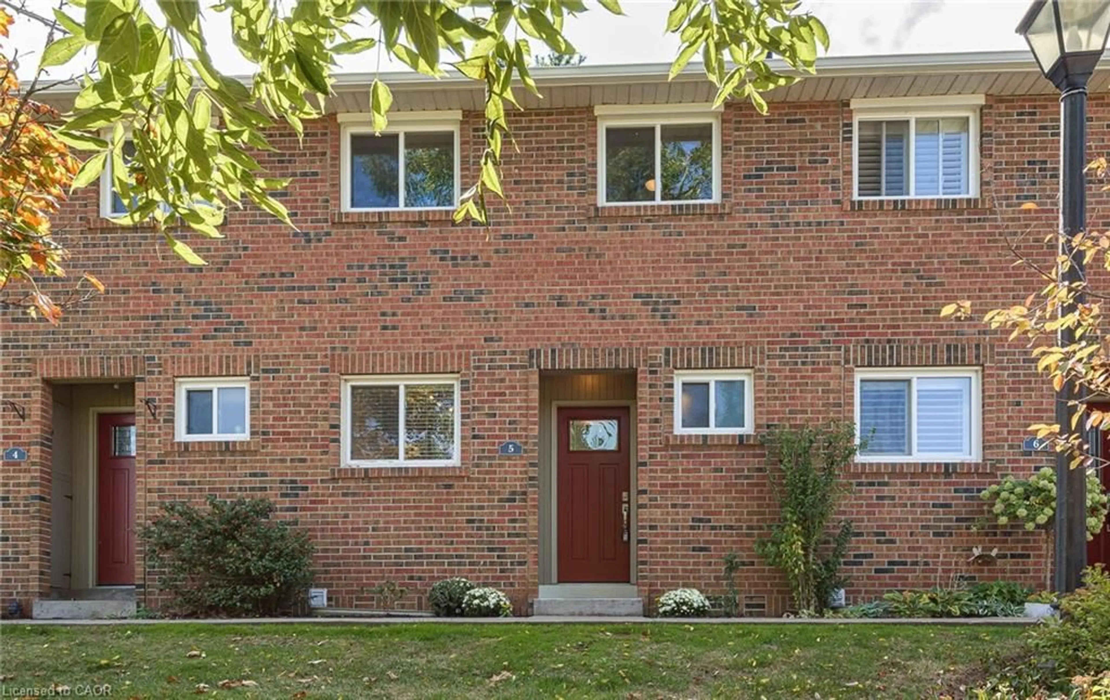 Home with brick exterior material, street for 125 Livingston Ave #5, Grimsby Ontario L3M 4S5