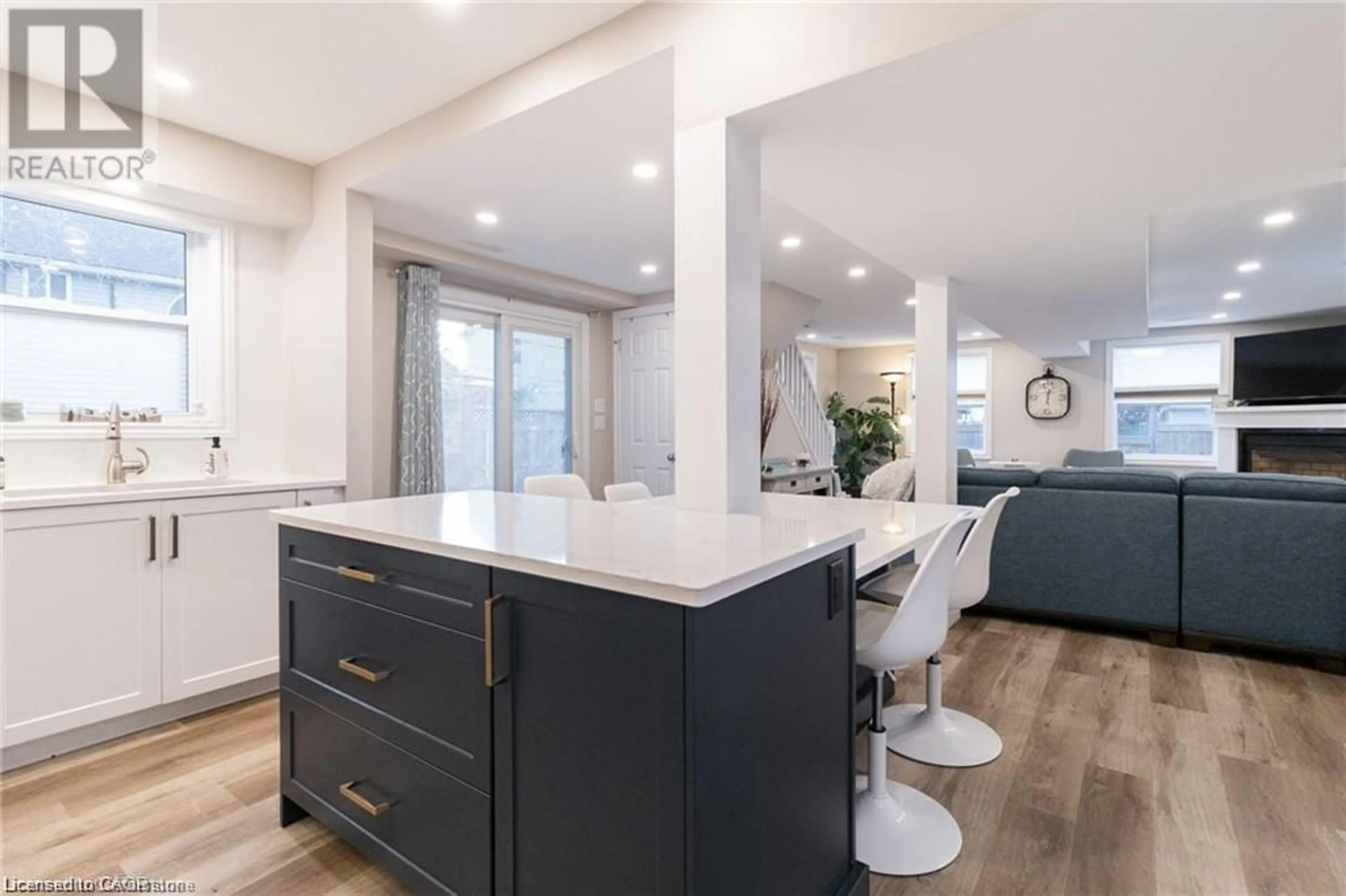 Open concept kitchen, unknown for 11 Dietrich Cres, Grand Bend Ontario N0M 1T0