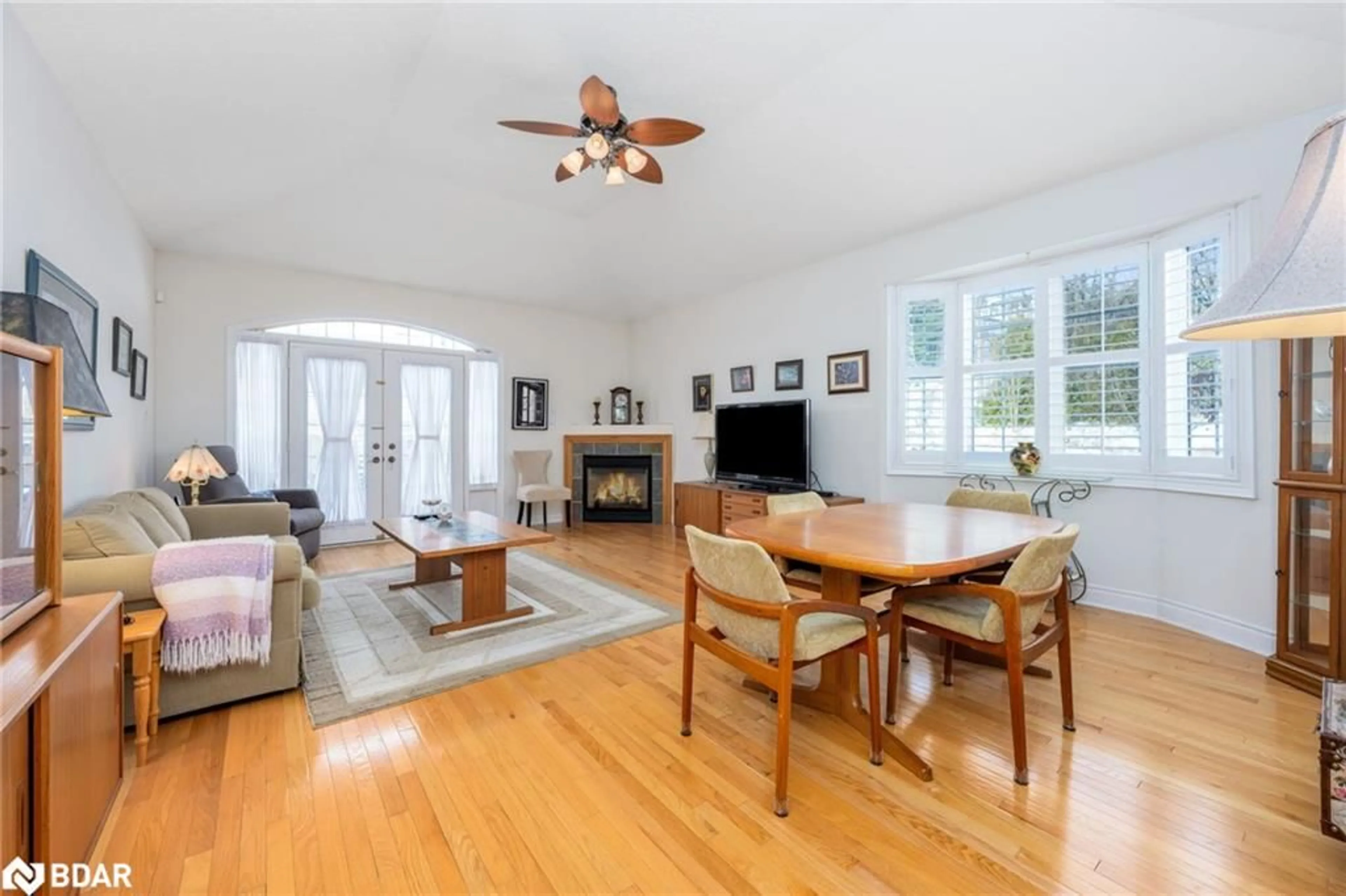 Living room with furniture, wood/laminate floor for 120 Ridge Rd, Rockwood Ontario N0B 2K0