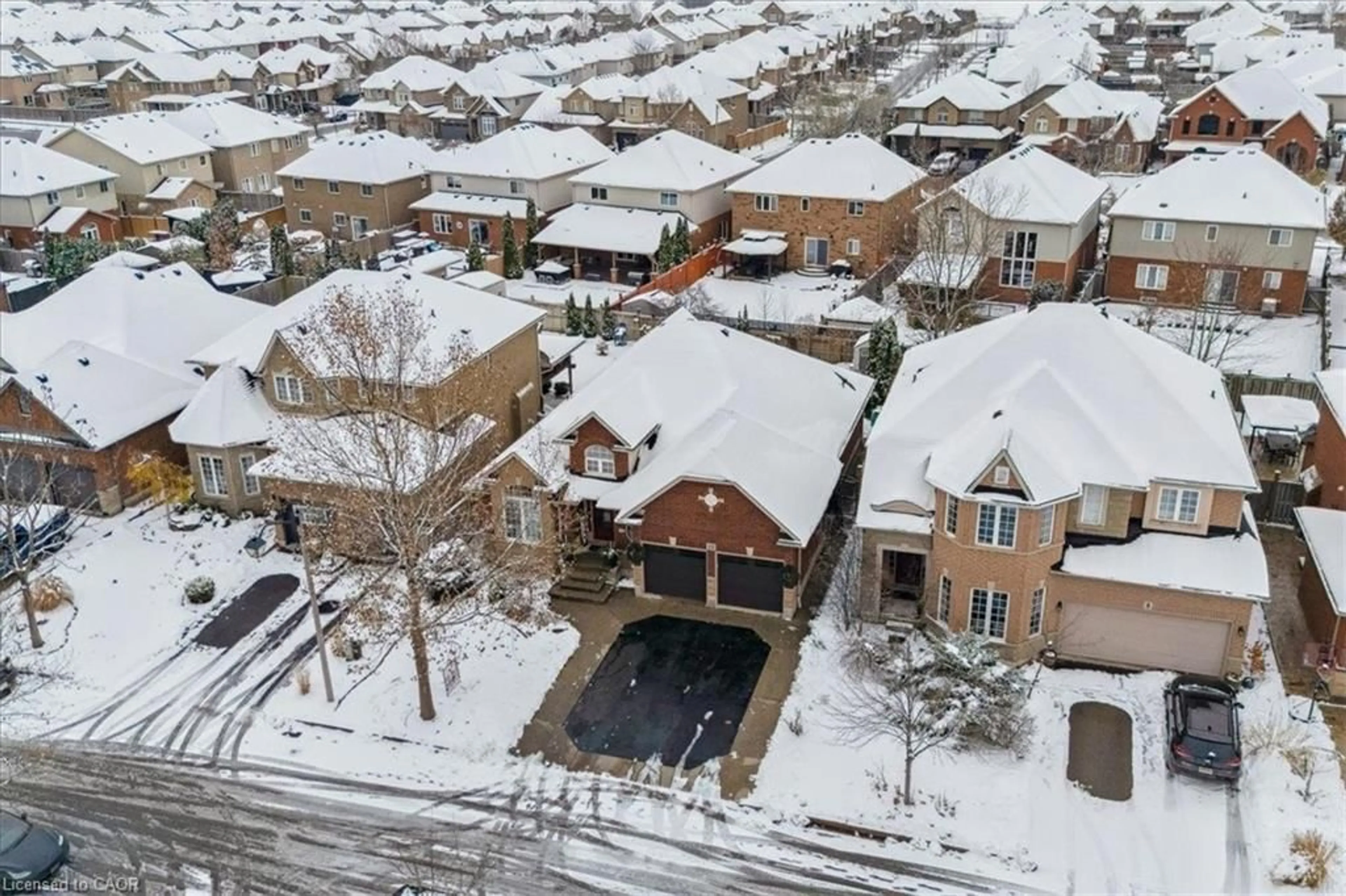A pic from outside/outdoor area/front of a property/back of a property/a pic from drone, unknown for 12 Sophia Dr, Stoney Creek Ontario L0R 1P0