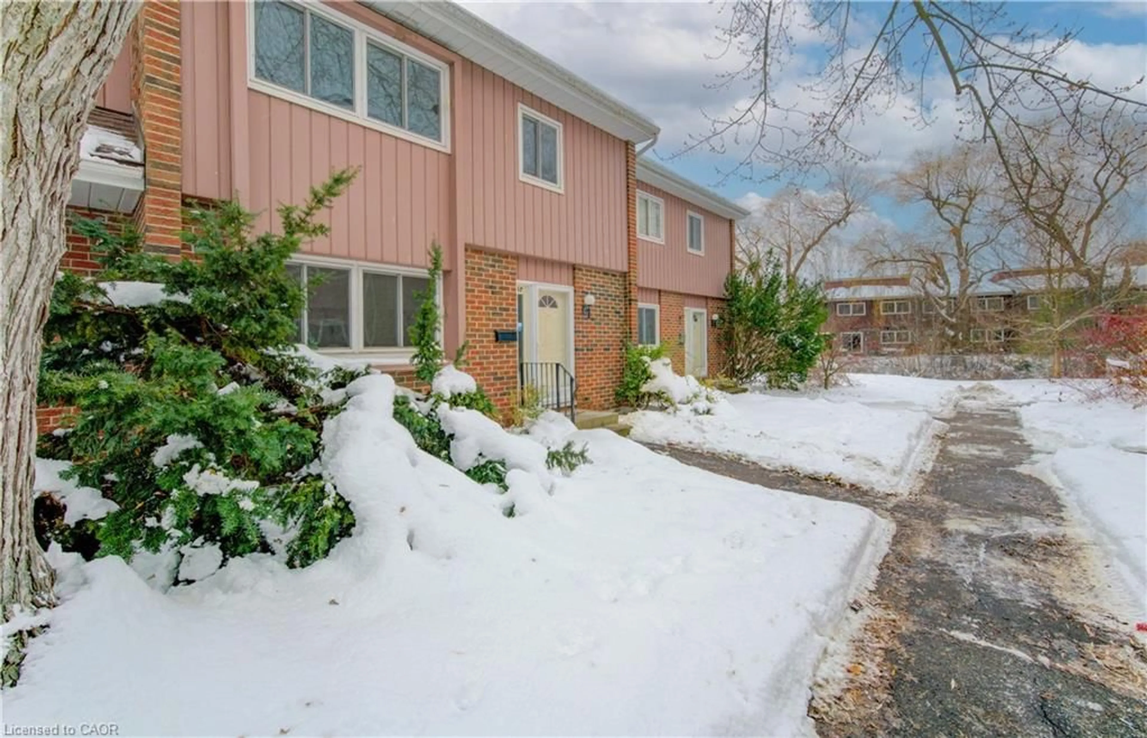 A pic from outside/outdoor area/front of a property/back of a property/a pic from drone, street for 121 University Ave #52, Waterloo Ontario N2J 4J1