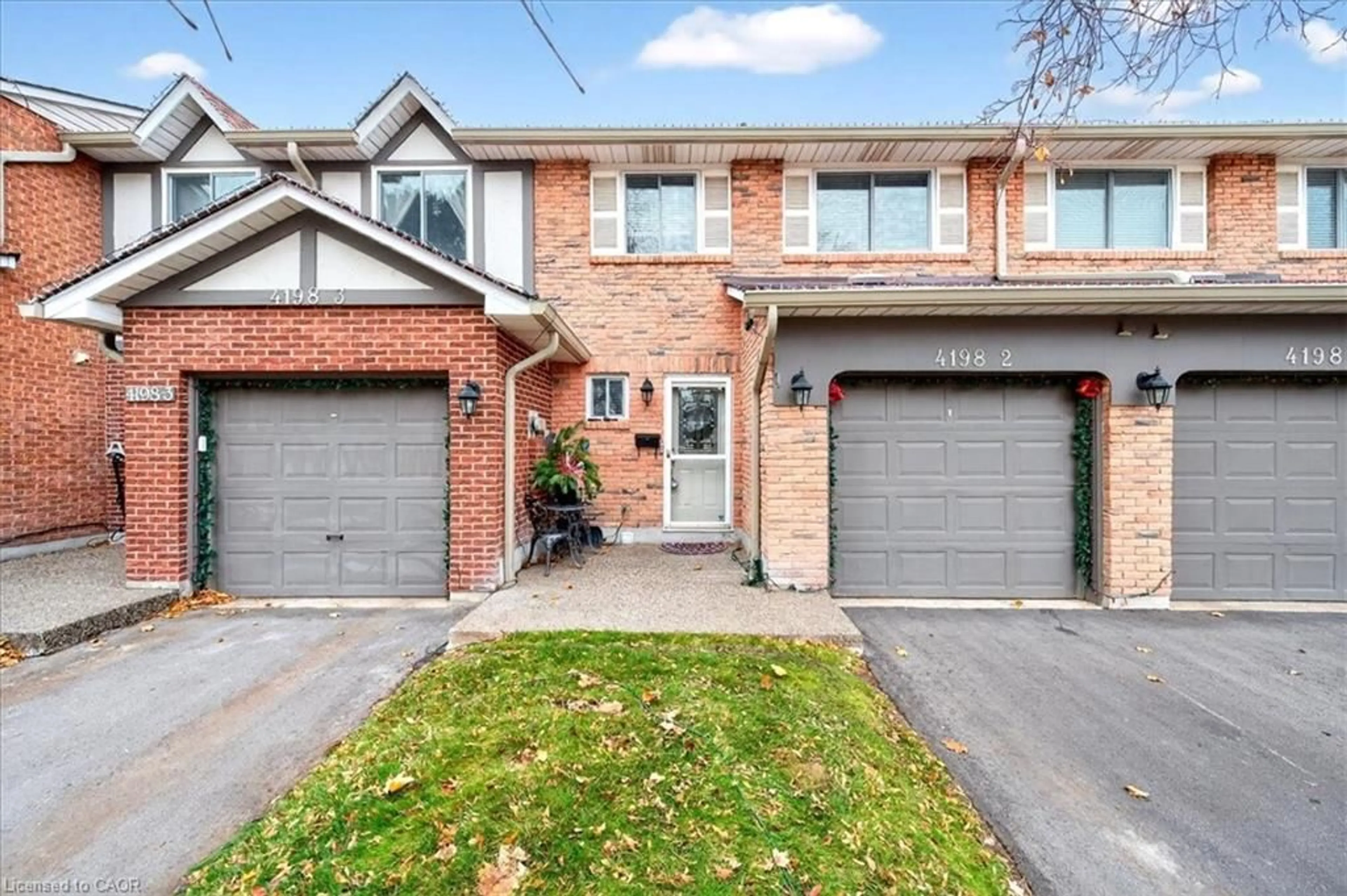 Home with brick exterior material, street for 4198 Longmoor Dr #2, Burlington Ontario L7L 5E3