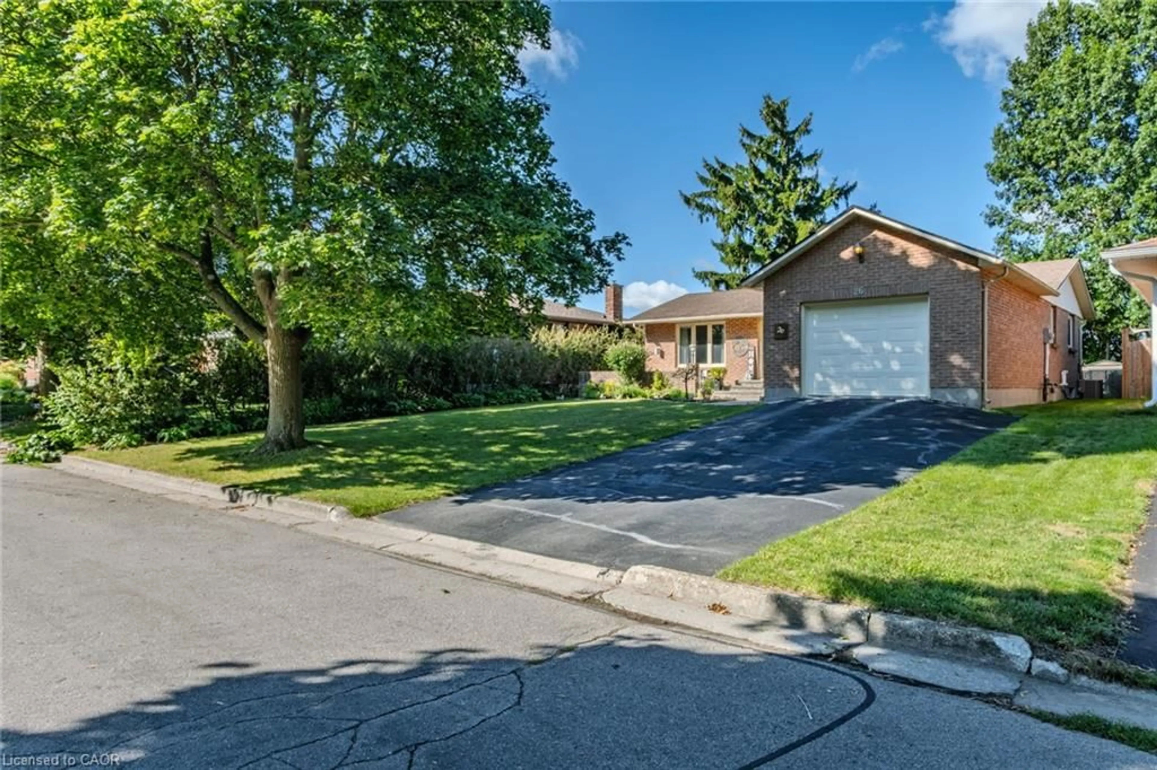 A pic from outside/outdoor area/front of a property/back of a property/a pic from drone, street for 26 Douglas Ave, Simcoe Ontario N3Y 4X4