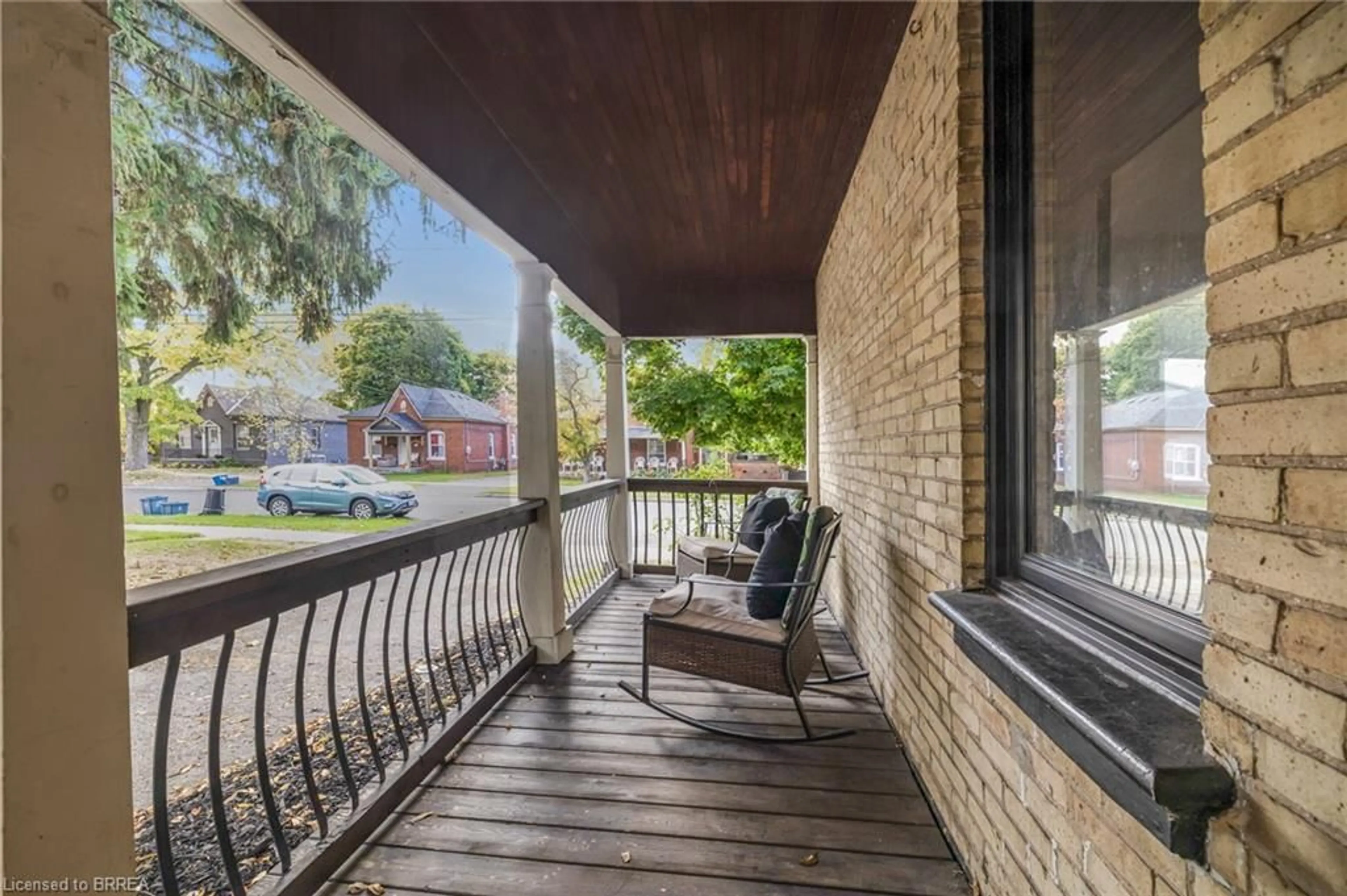 Patio, street for 142 Elgin St, Brantford Ontario N3S 5A5