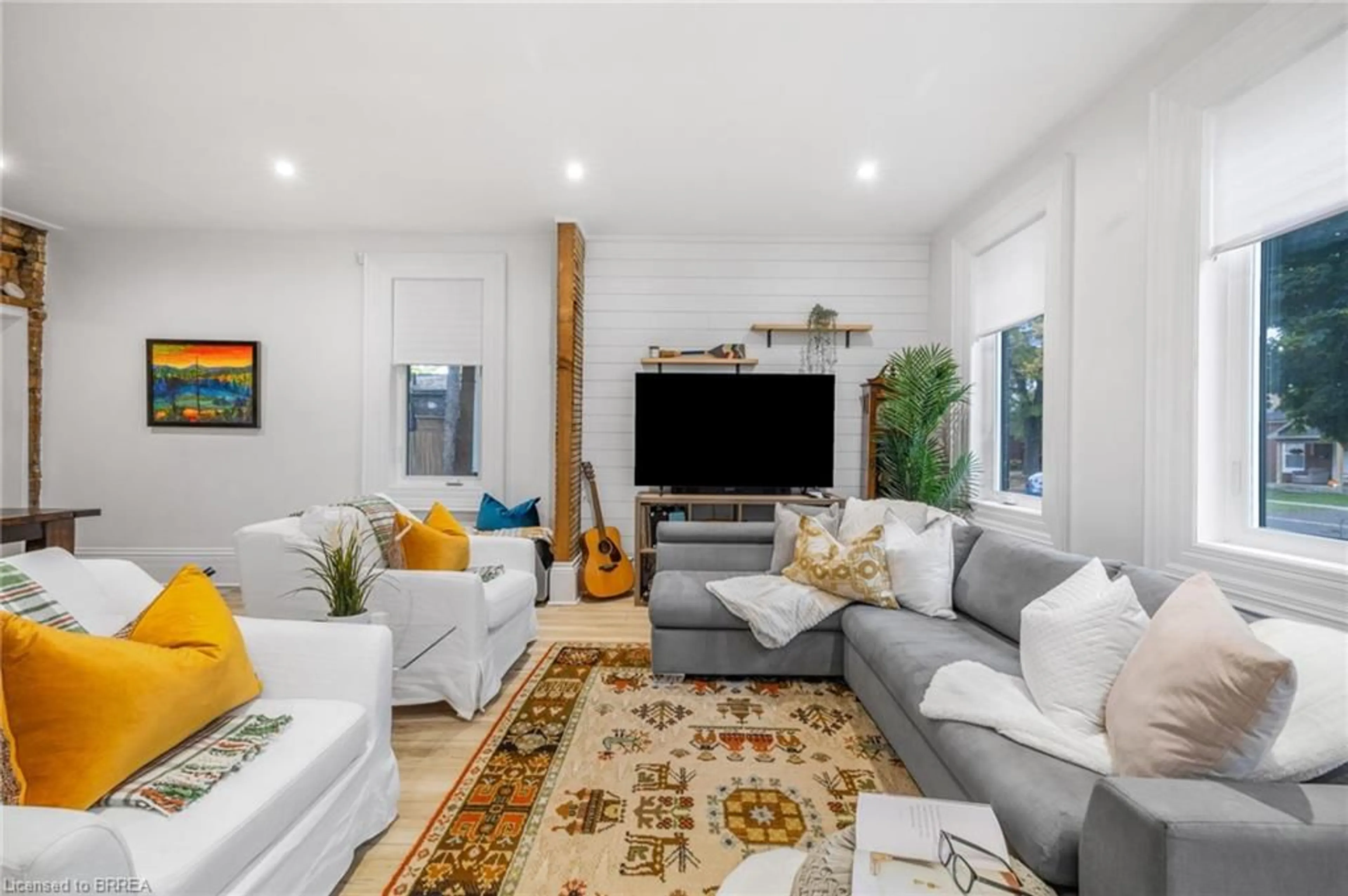 Living room with furniture, unknown for 142 Elgin St, Brantford Ontario N3S 5A5