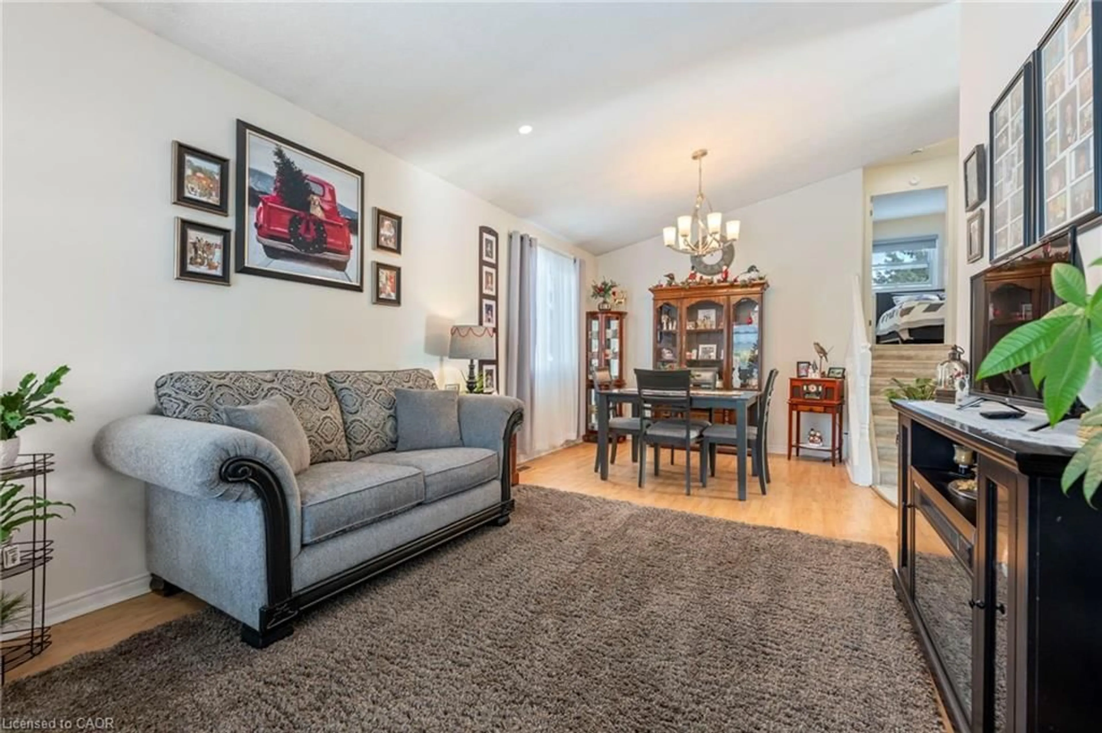 Living room with furniture, unknown for 40 Thompson Dr, Port Dover Ontario N0A 1N4