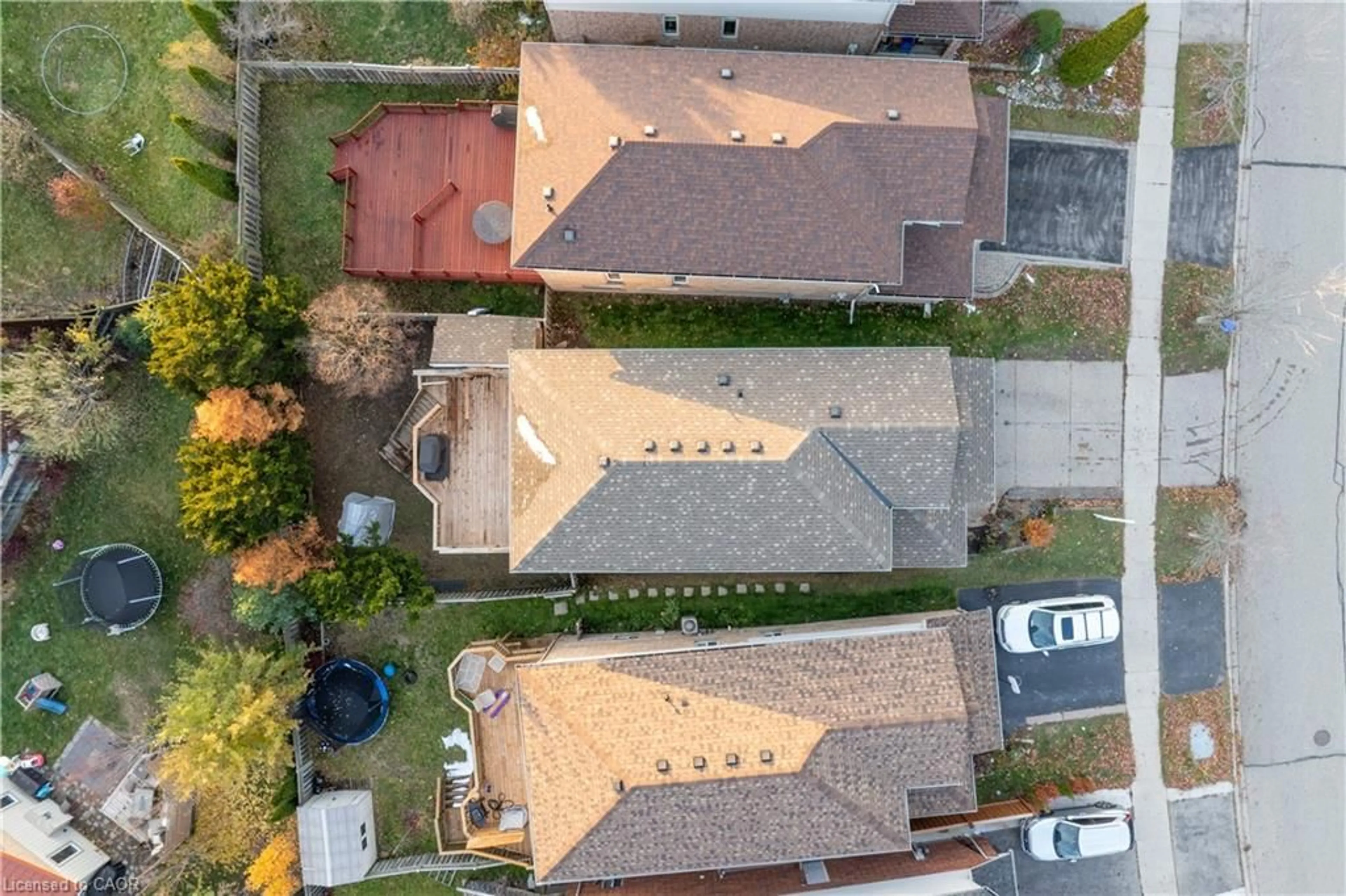 A pic from outside/outdoor area/front of a property/back of a property/a pic from drone, street for 35 Templewood Dr, Kitchener Ontario N2R 1K9