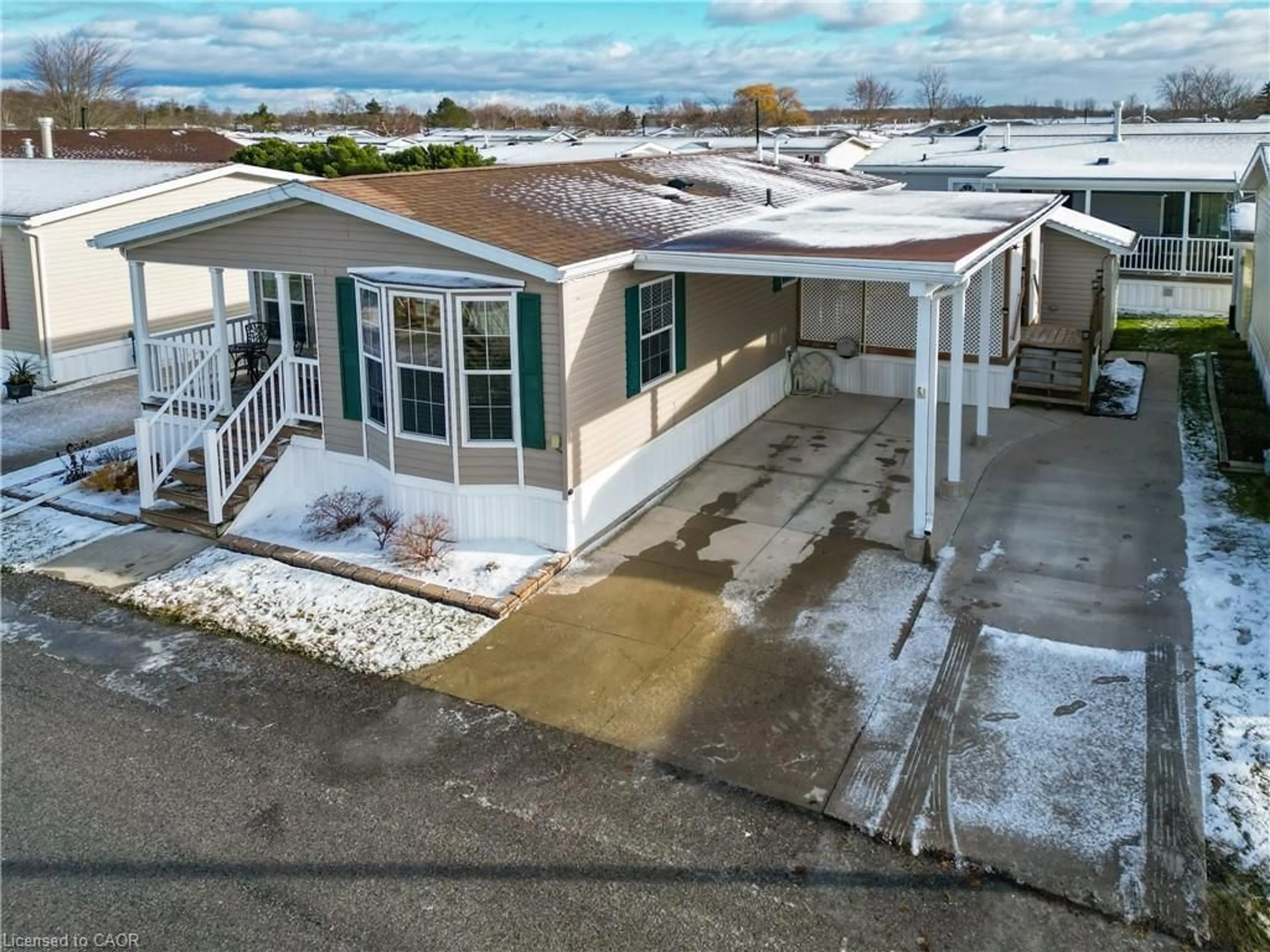 A pic from outside/outdoor area/front of a property/back of a property/a pic from drone, unknown for 3033 Townline Rd #273, Stevensville Ontario L0S 1S1