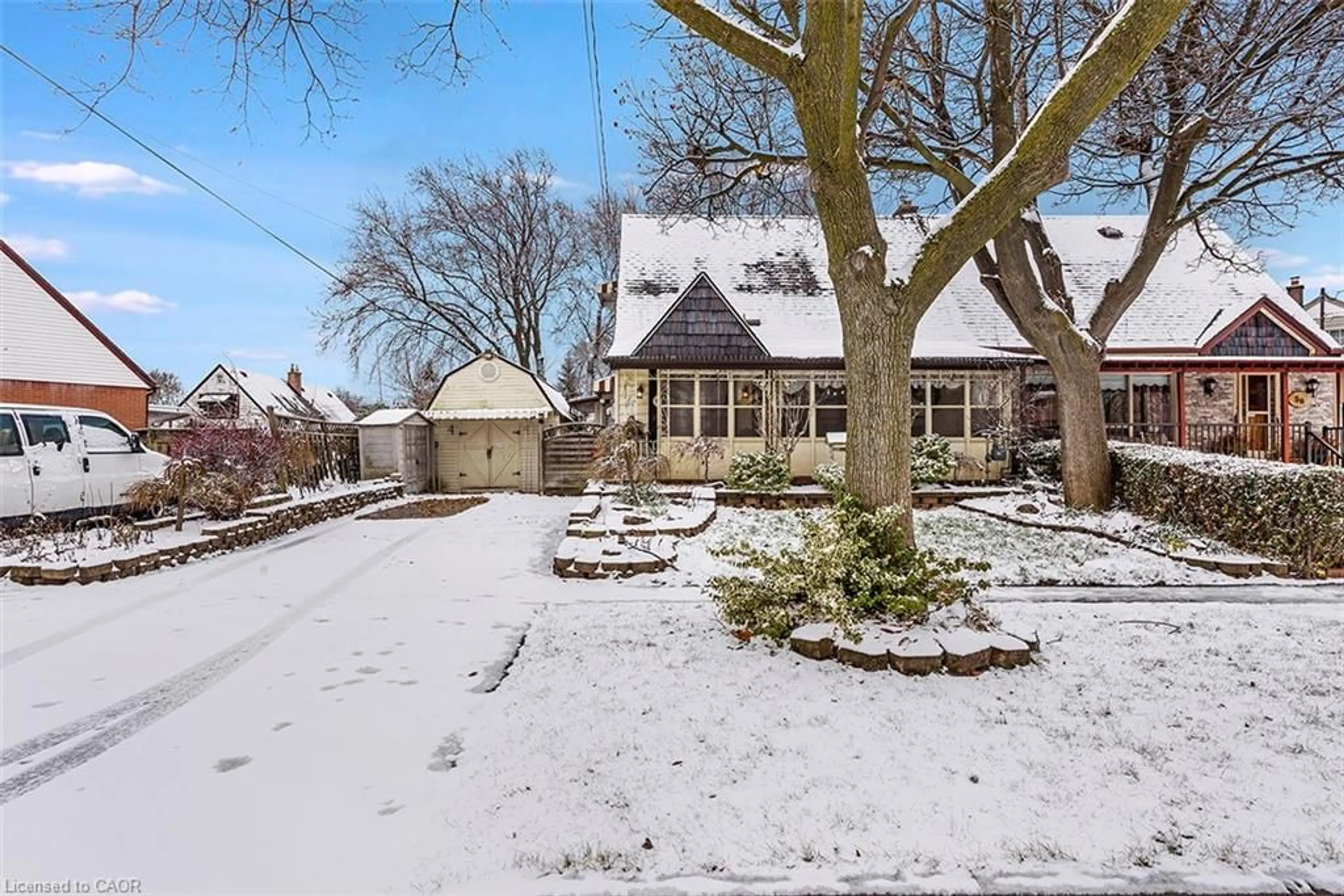 A pic from outside/outdoor area/front of a property/back of a property/a pic from drone, street for 58 Eastvale Pl, Hamilton Ontario L8H 1P1