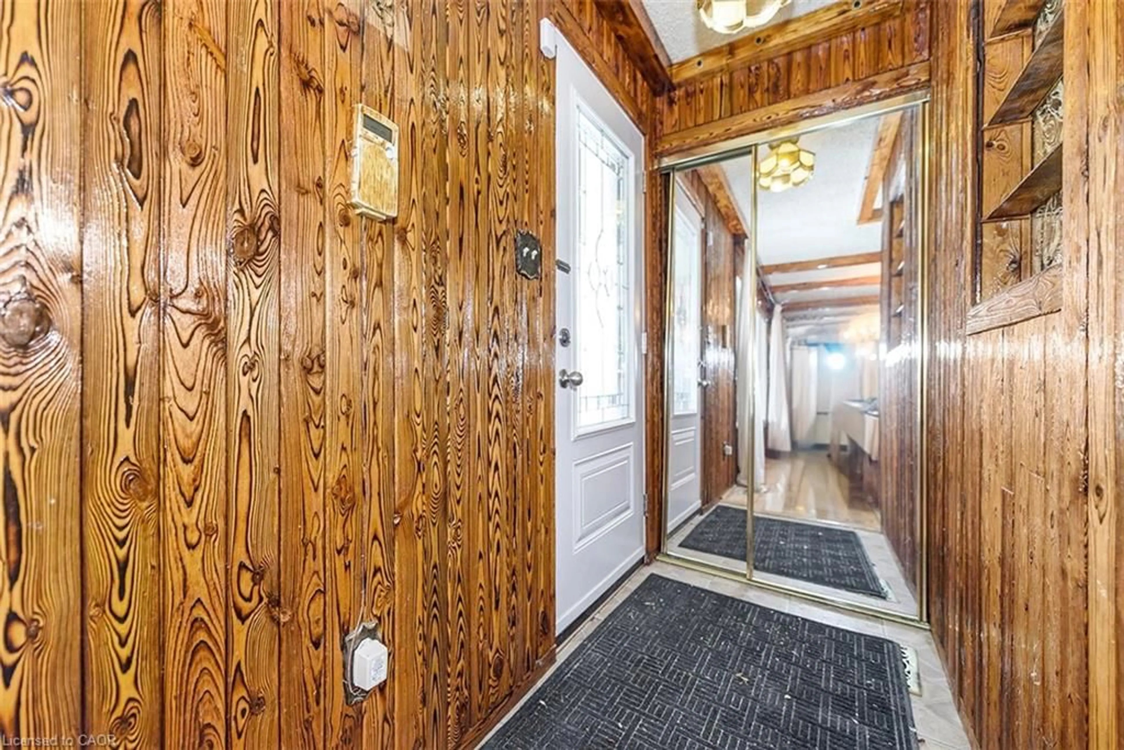 Indoor foyer for 58 Eastvale Pl, Hamilton Ontario L8H 1P1