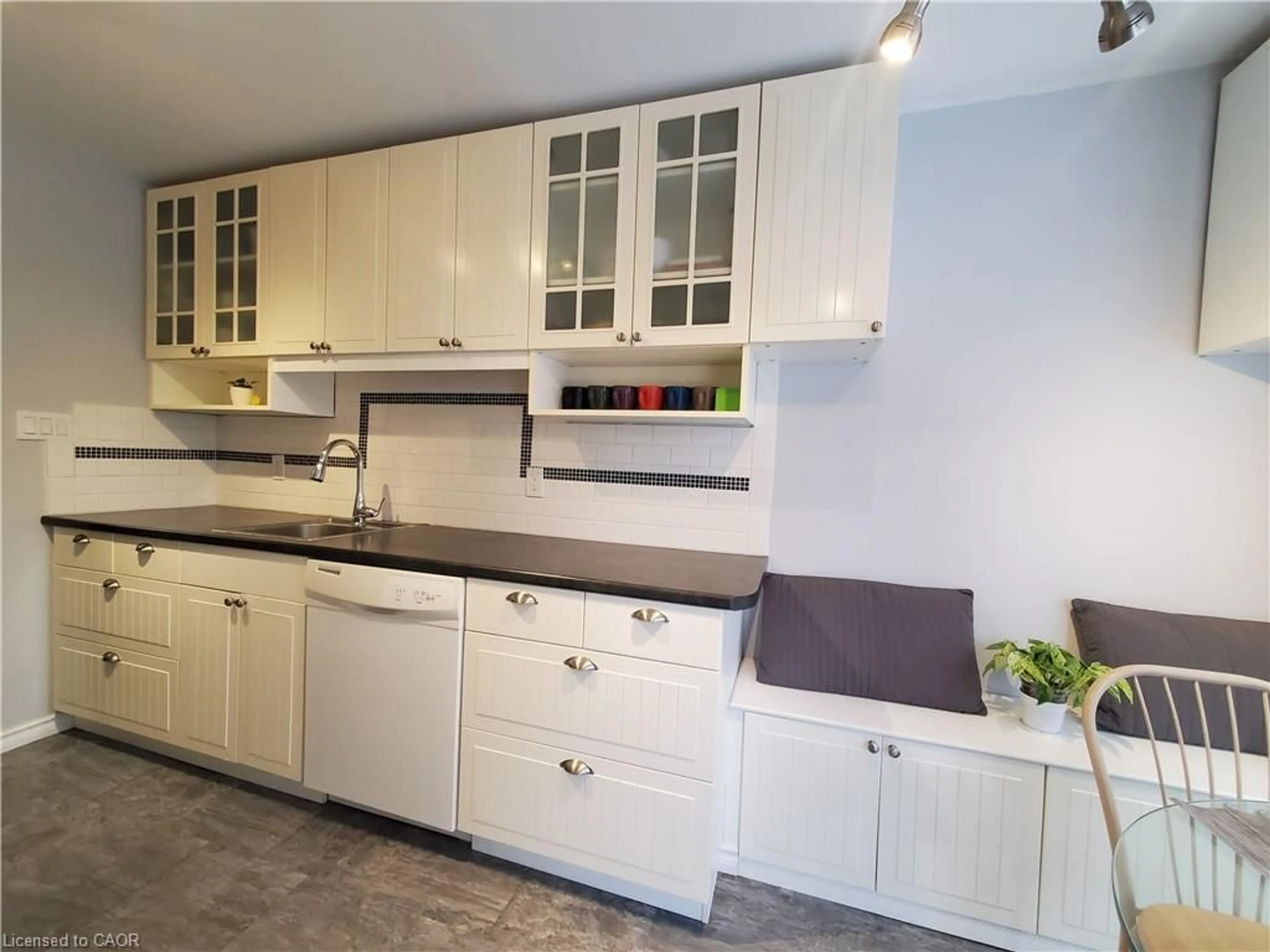 Standard kitchen, ceramic/tile floor for 210 Highland Cres #19, Kitchener Ontario N2M 5H7