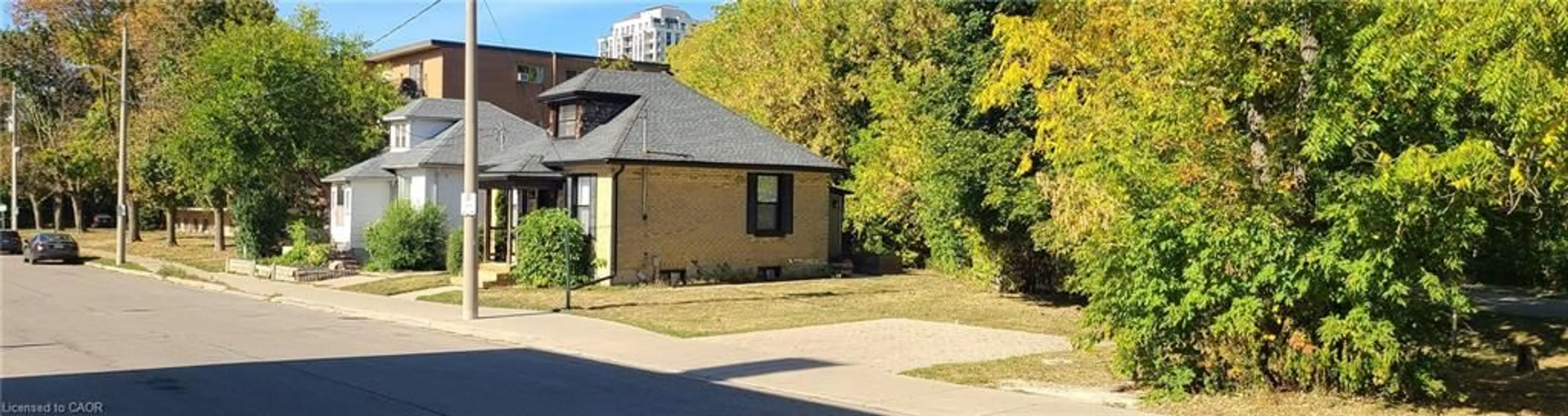 Blurry image for 2 Esson St, Kitchener Ontario N2M 2T9