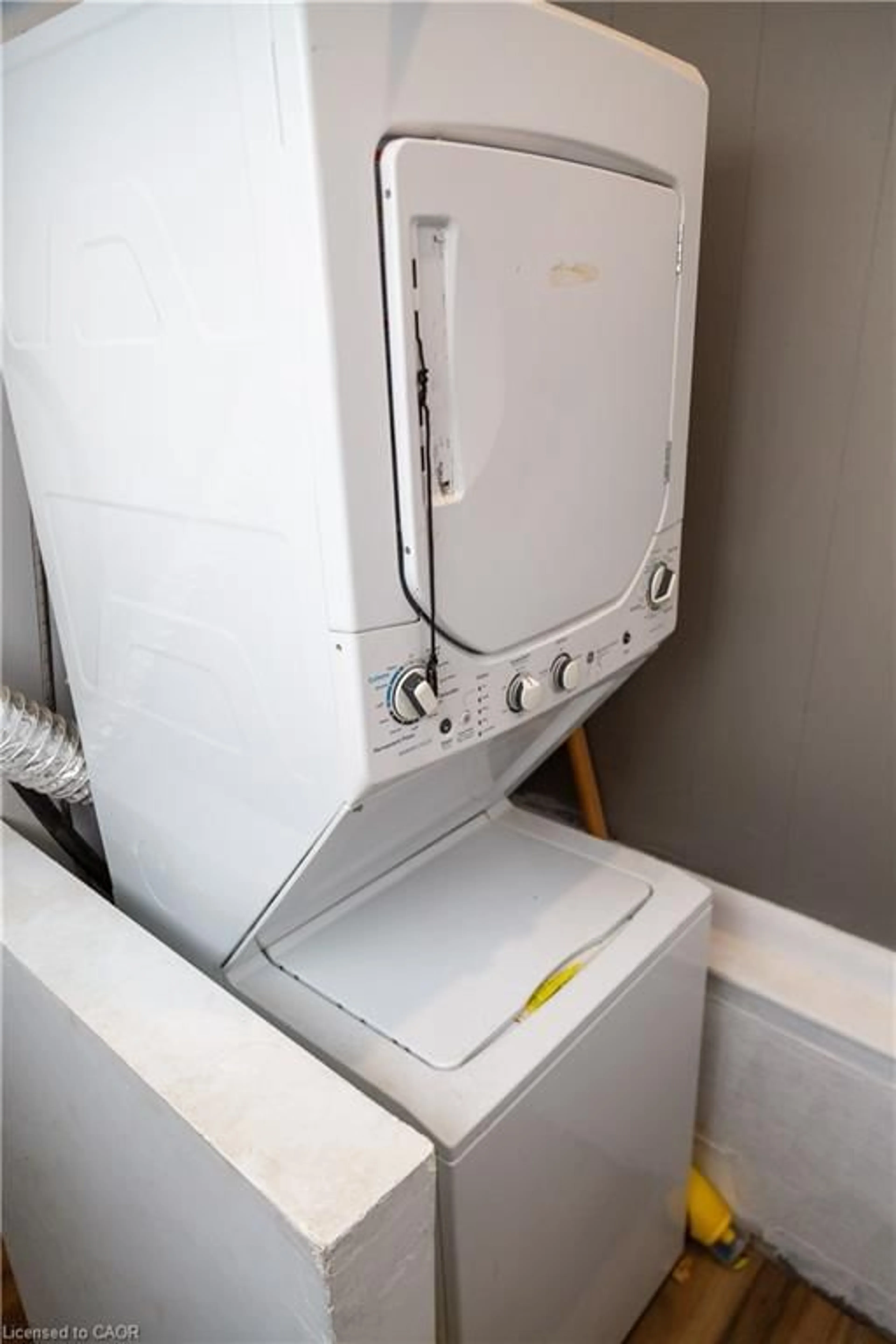 Laundry room for 104 South St, Aylmer Ontario N5H 1P8