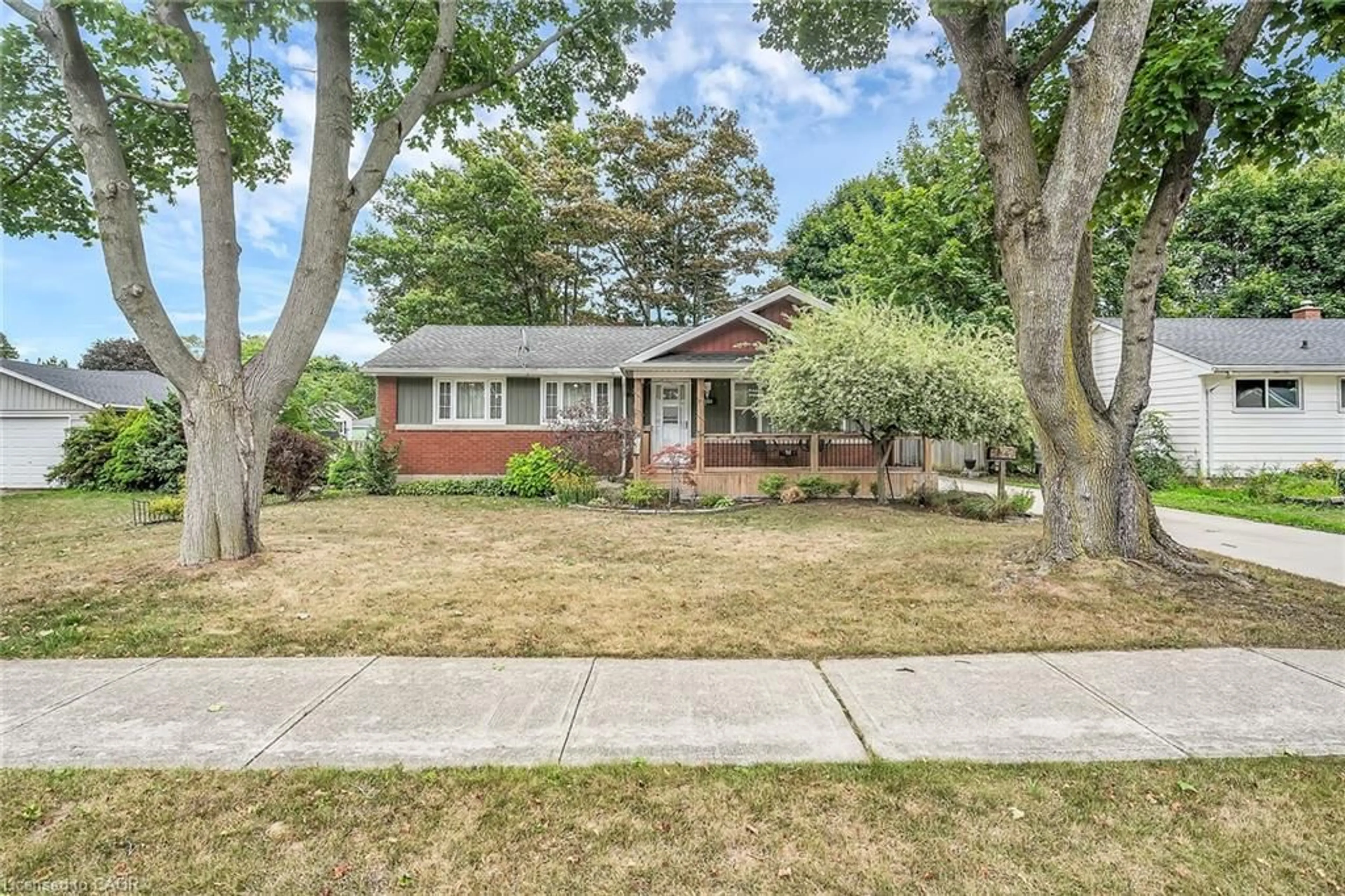 Home with brick exterior material, street for 160 Elizabeth Cres, Dunnville Ontario N1A 2P1