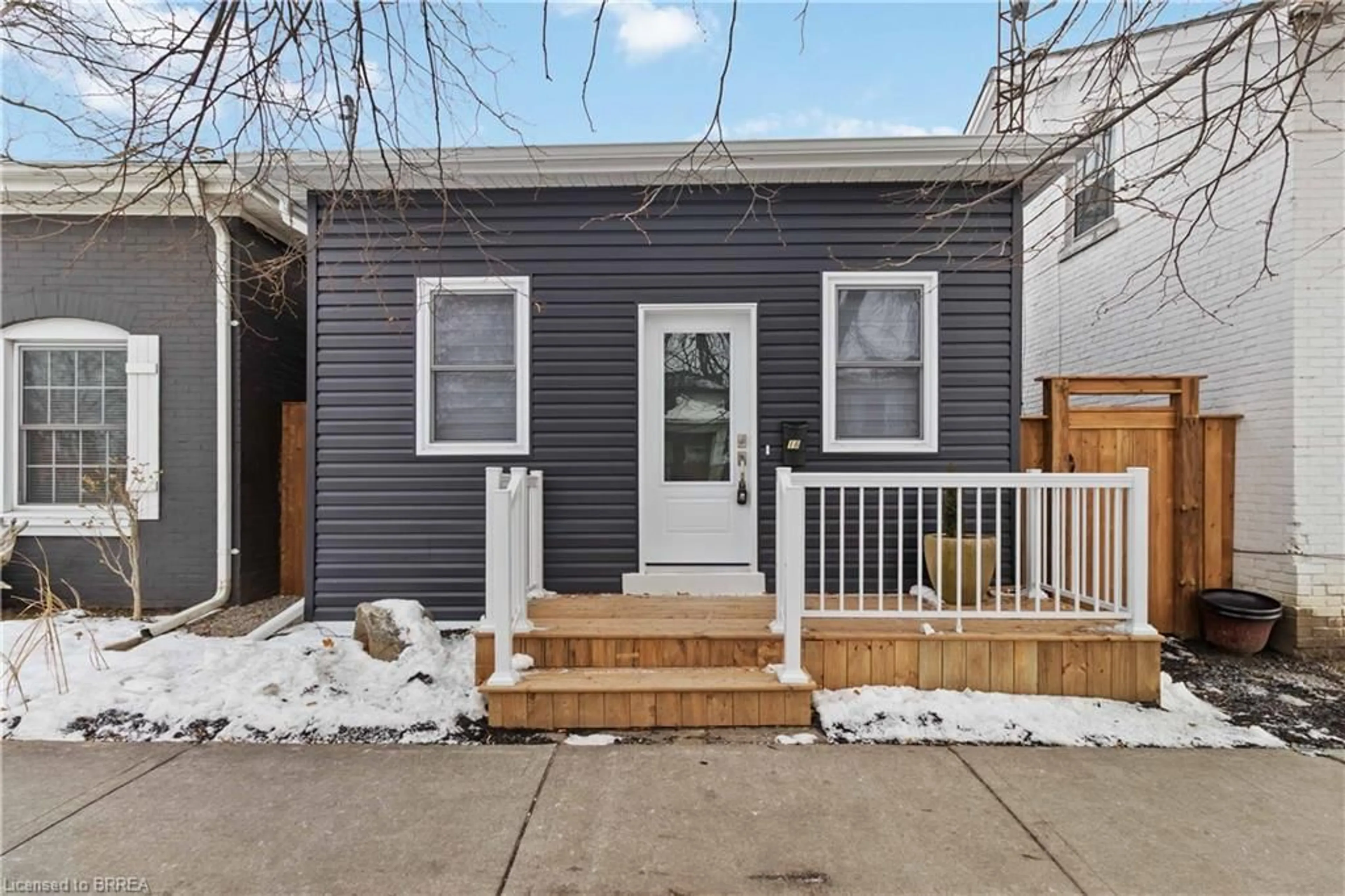 Home with vinyl exterior material, street for 16 Mt. Pleasant St, Brantford Ontario N3T 1S5