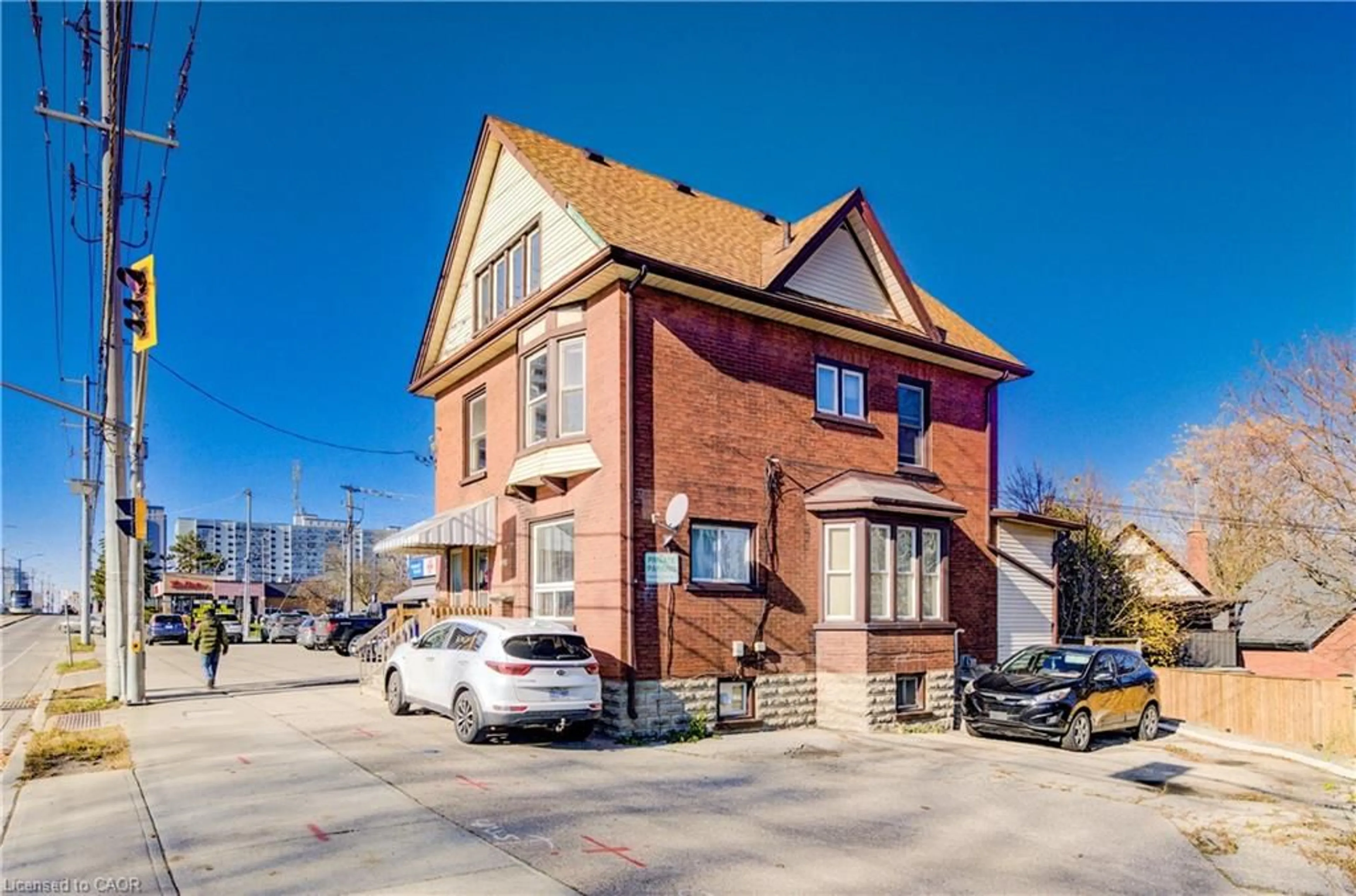 Home with brick exterior material, street for 698 King St, Kitchener Ontario N2G 1E2