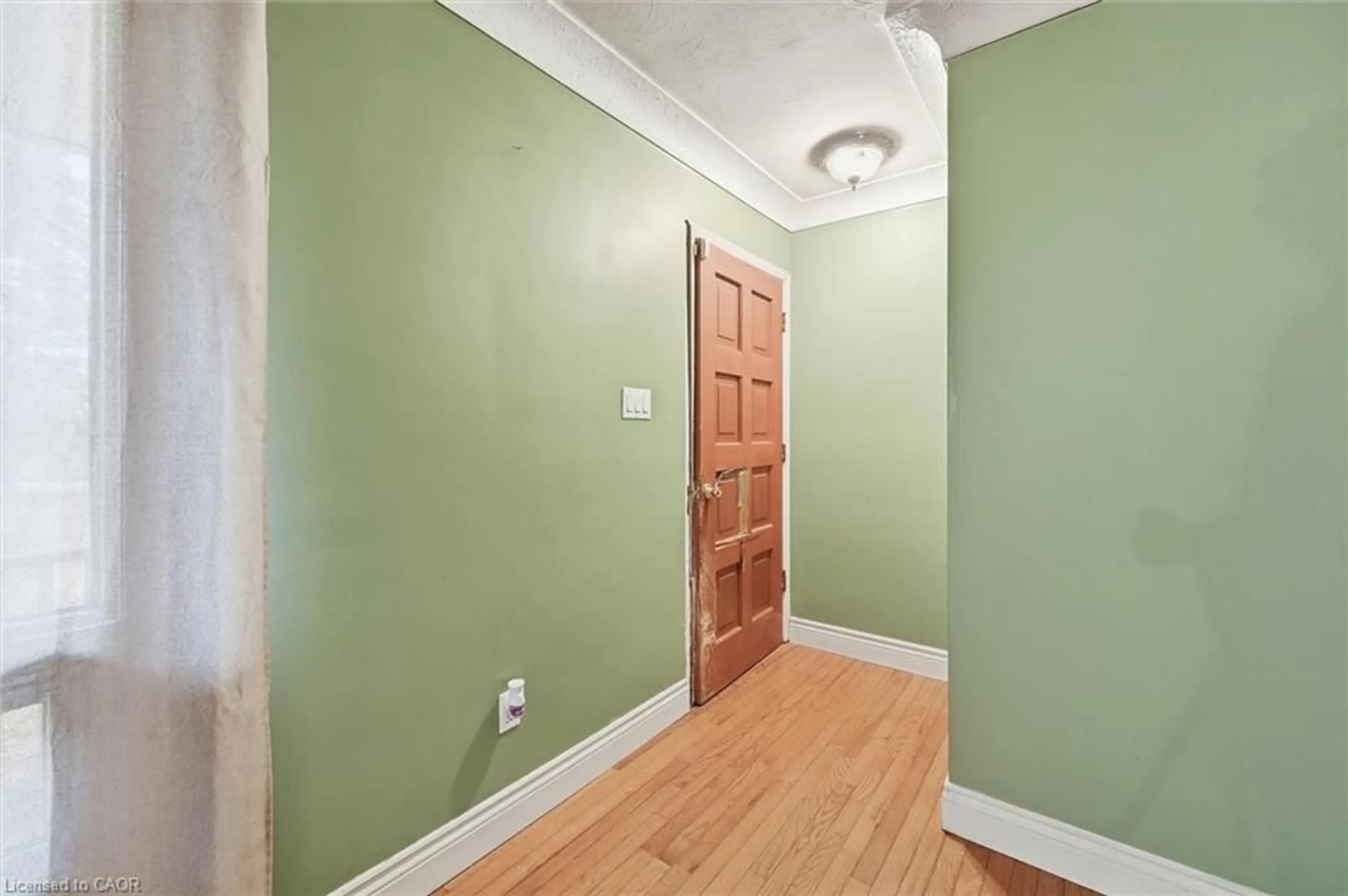 Indoor entryway for 8520 Sixteen Rd, Caistor Centre Ontario L0R 1E0