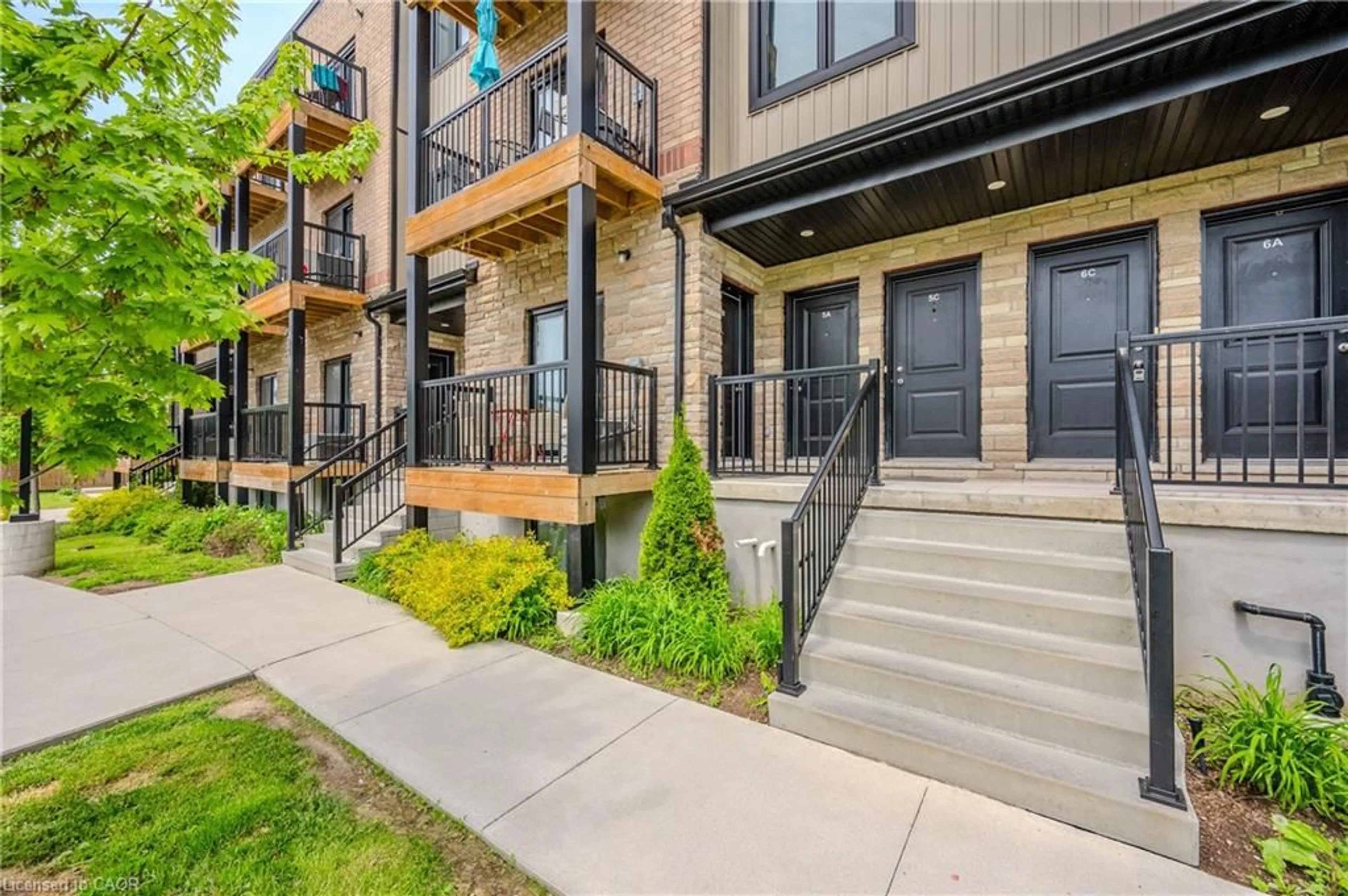 Patio, street for 164 Heiman St #5C, Kitchener Ontario N2M 0B8