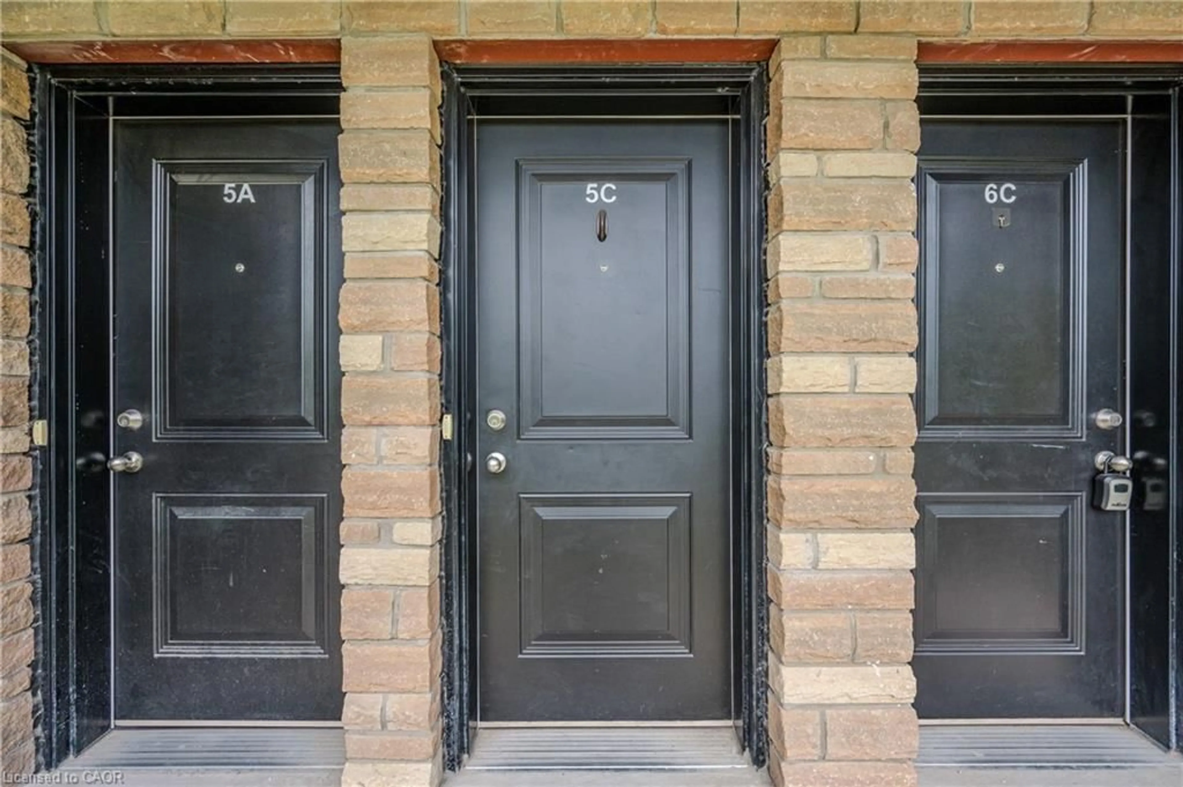 Indoor entryway for 164 Heiman St #5C, Kitchener Ontario N2M 0B8