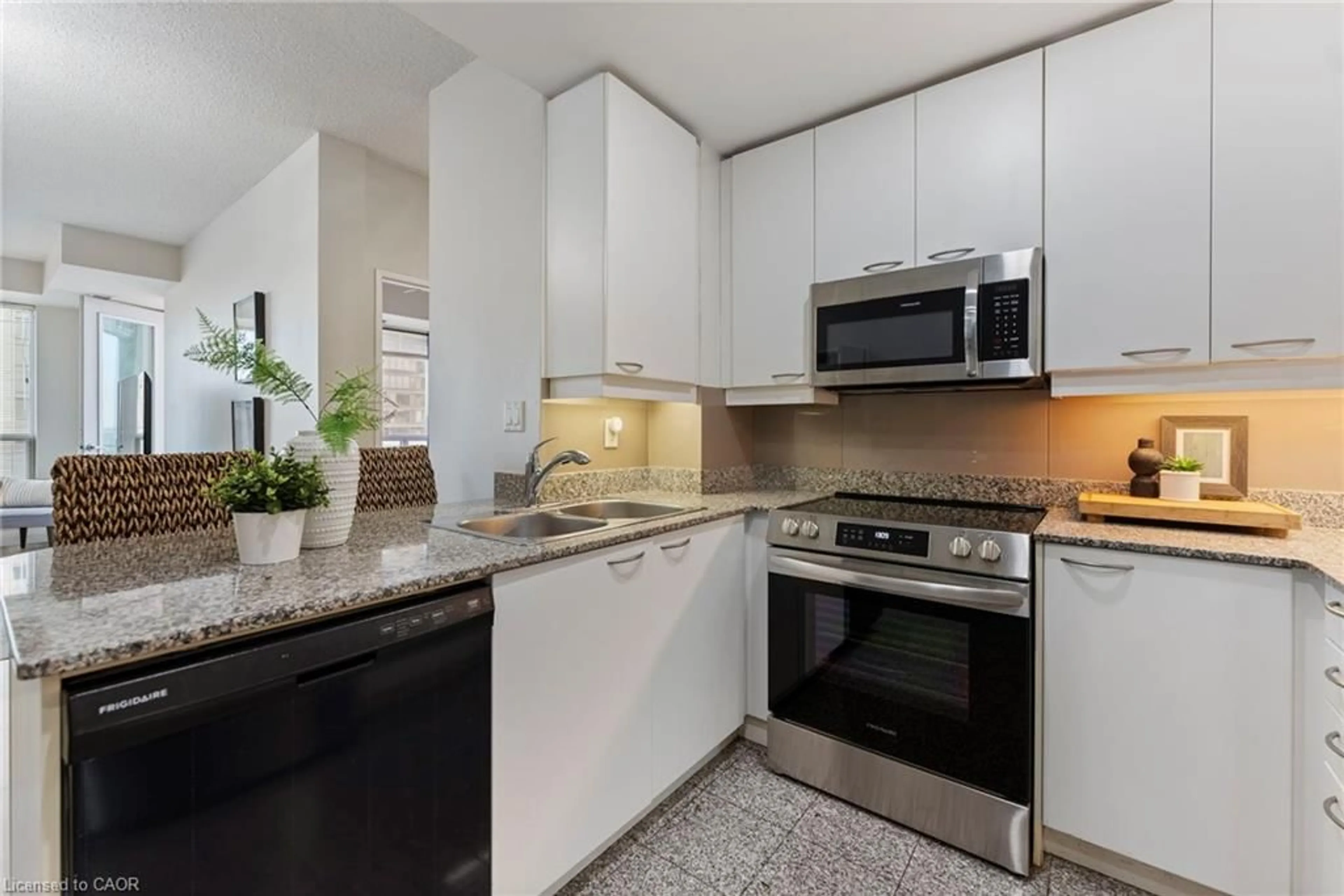 Standard kitchen, ceramic/tile floor for 88 Palace Pier Crt #902, Toronto Ontario M8V 3W9