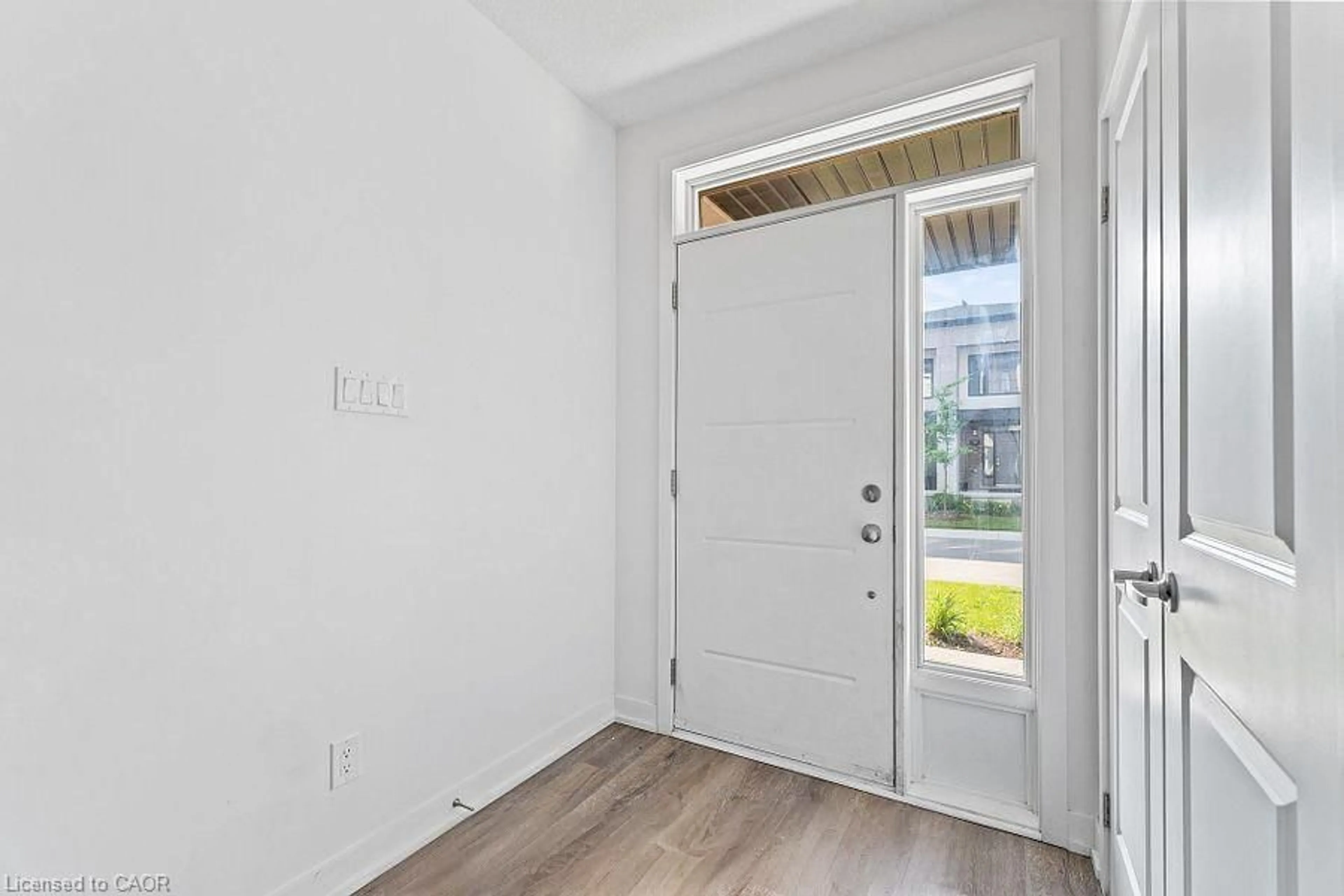 Indoor entryway for 350 River Rd #41, Cambridge Ontario N3C 2B7