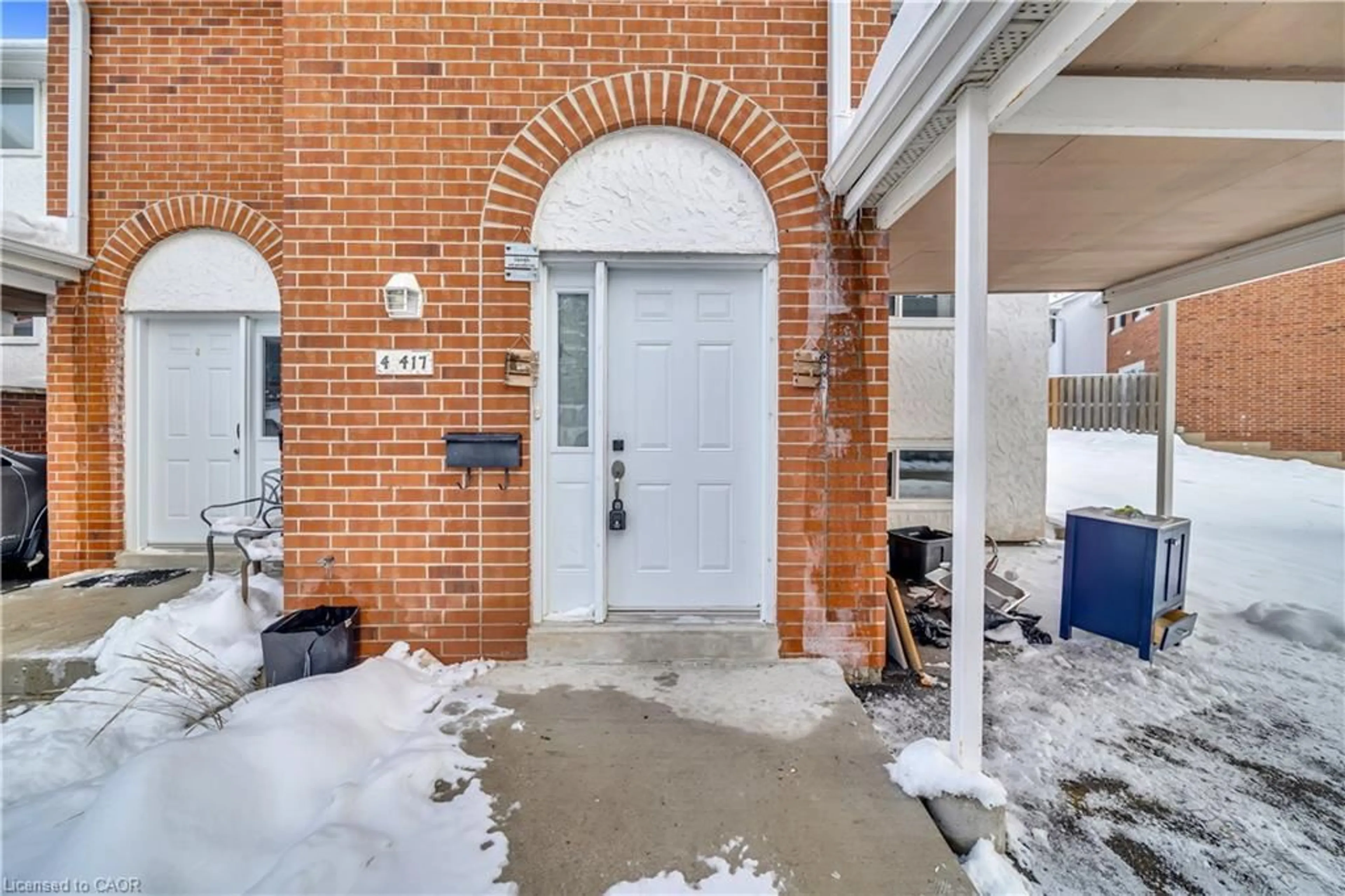 Indoor entryway for 417 Keats Way #4, Waterloo Ontario N2L 5S7