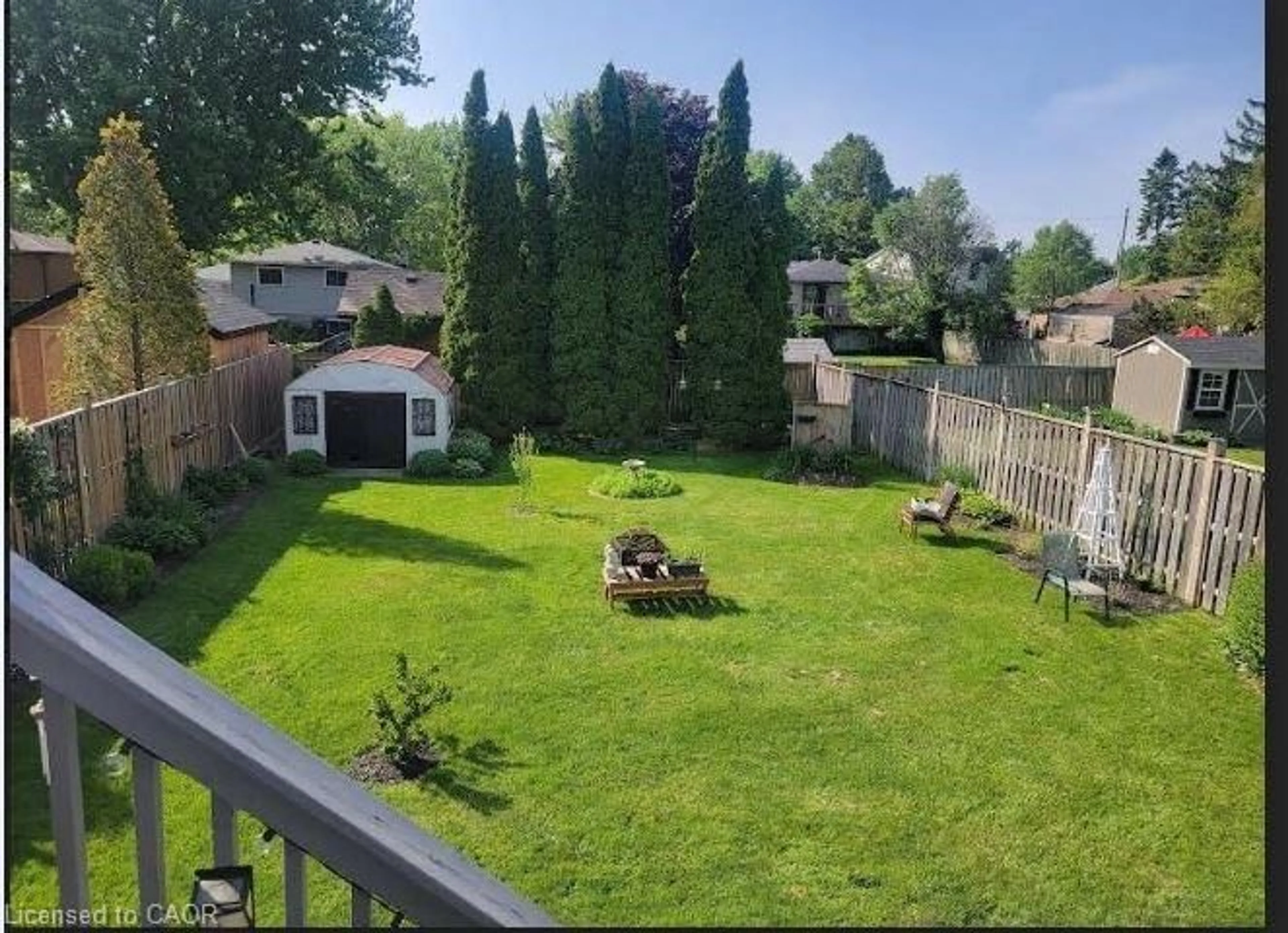 A pic from outside/outdoor area/front of a property/back of a property/a pic from drone, unknown for 46 Charles St, Brantford Ontario N3T 1B3