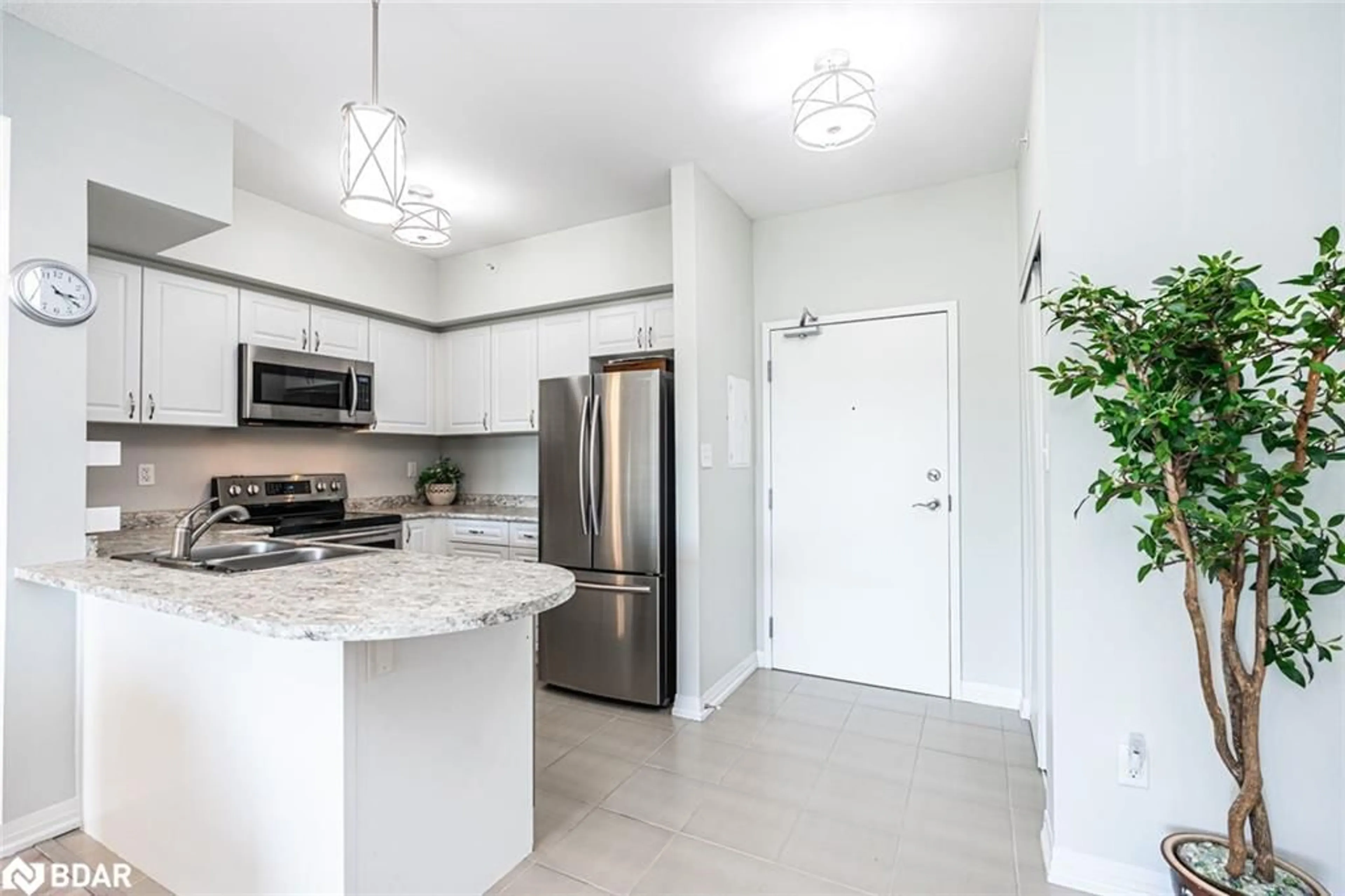 Open concept kitchen, ceramic/tile floor for 295 Cundles Road East #404, Barrie Ontario L4M 0K8
