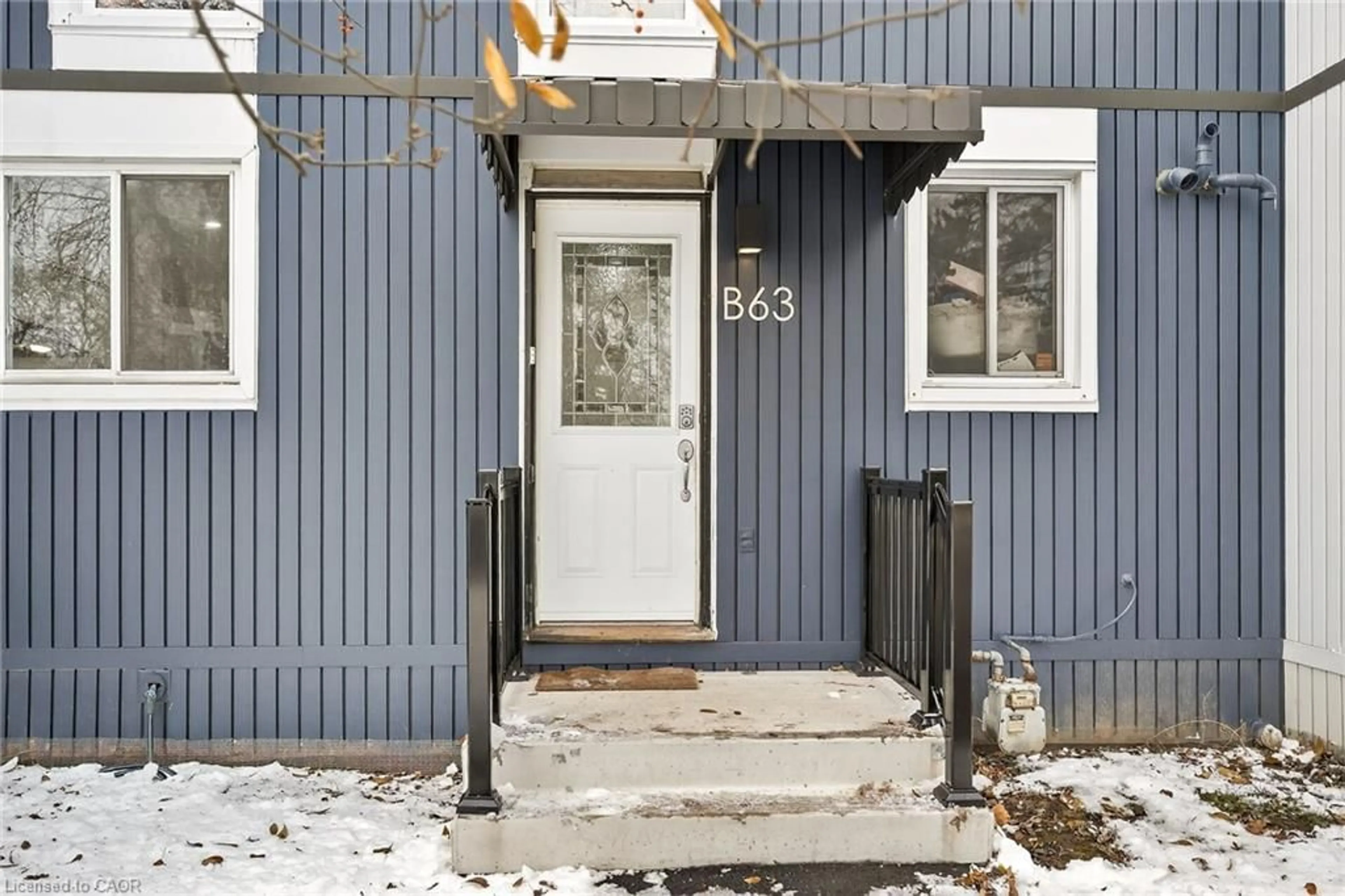 Indoor entryway for 25 Britten Close #B63, Hamilton Ontario L9C 4J8