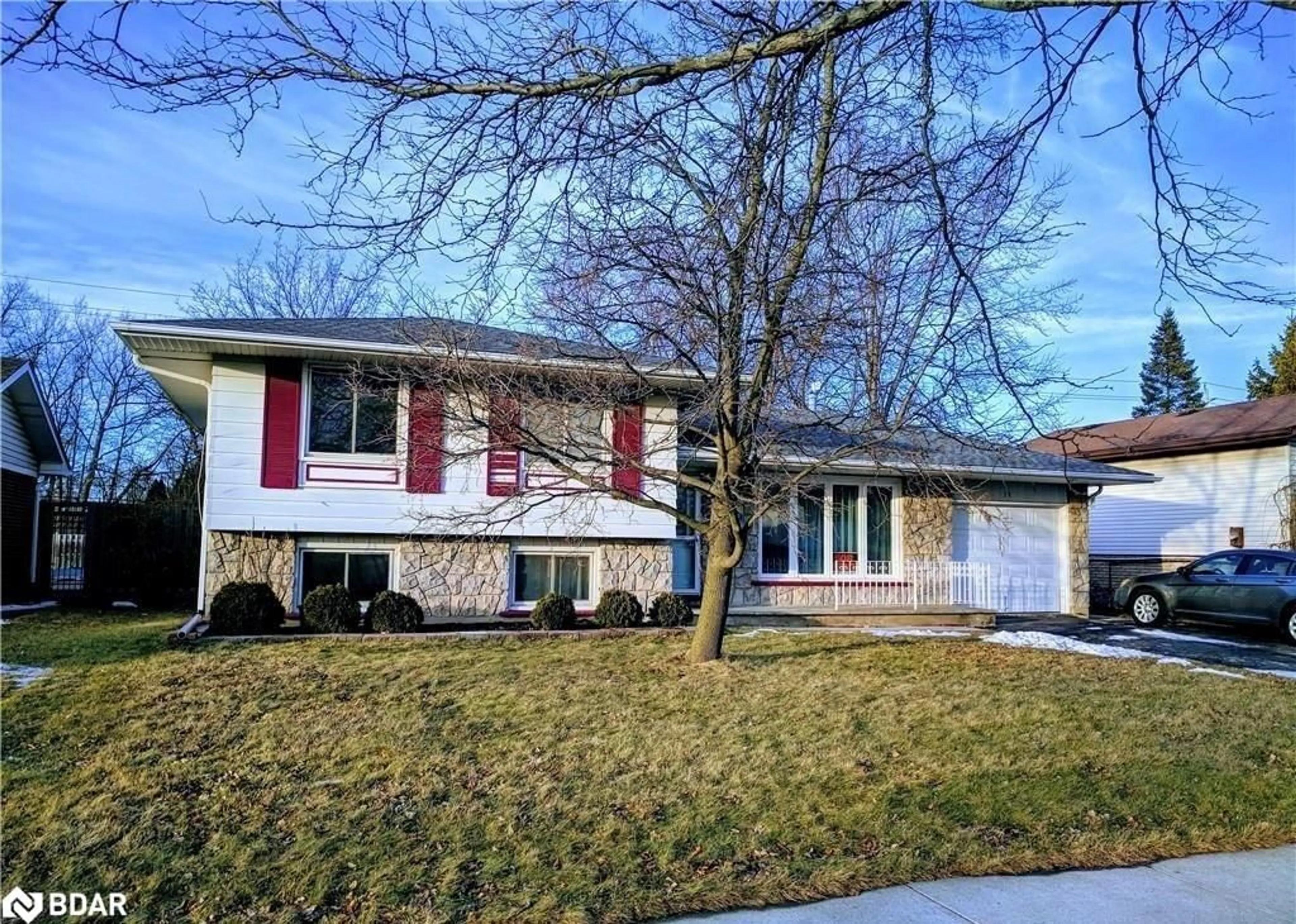 Home with vinyl exterior material, street for 34 Preston Pl, Welland Ontario L3C 3K3