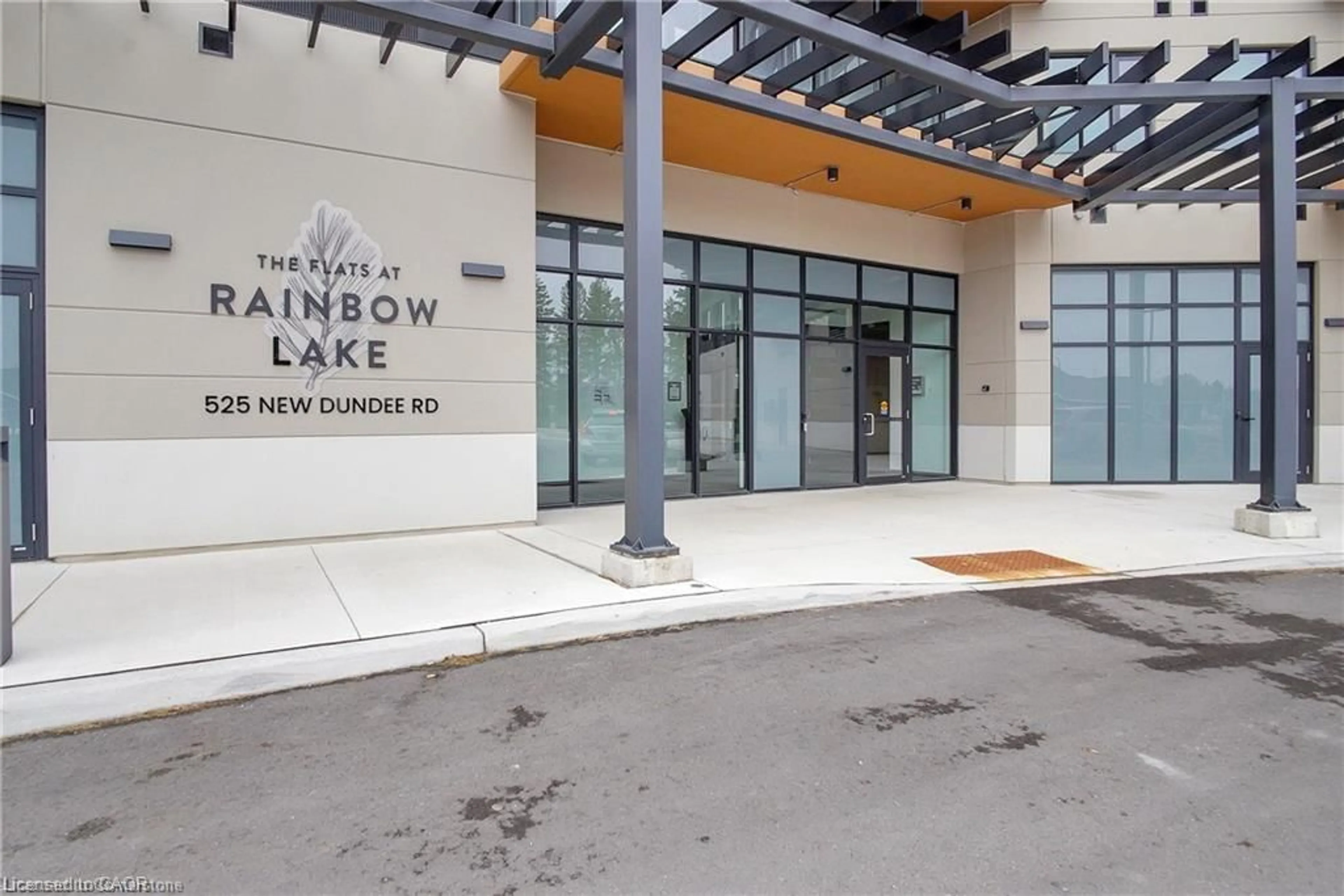 Indoor foyer for 525 New Dundee Rd #724, Kitchener Ontario N2P 0K8