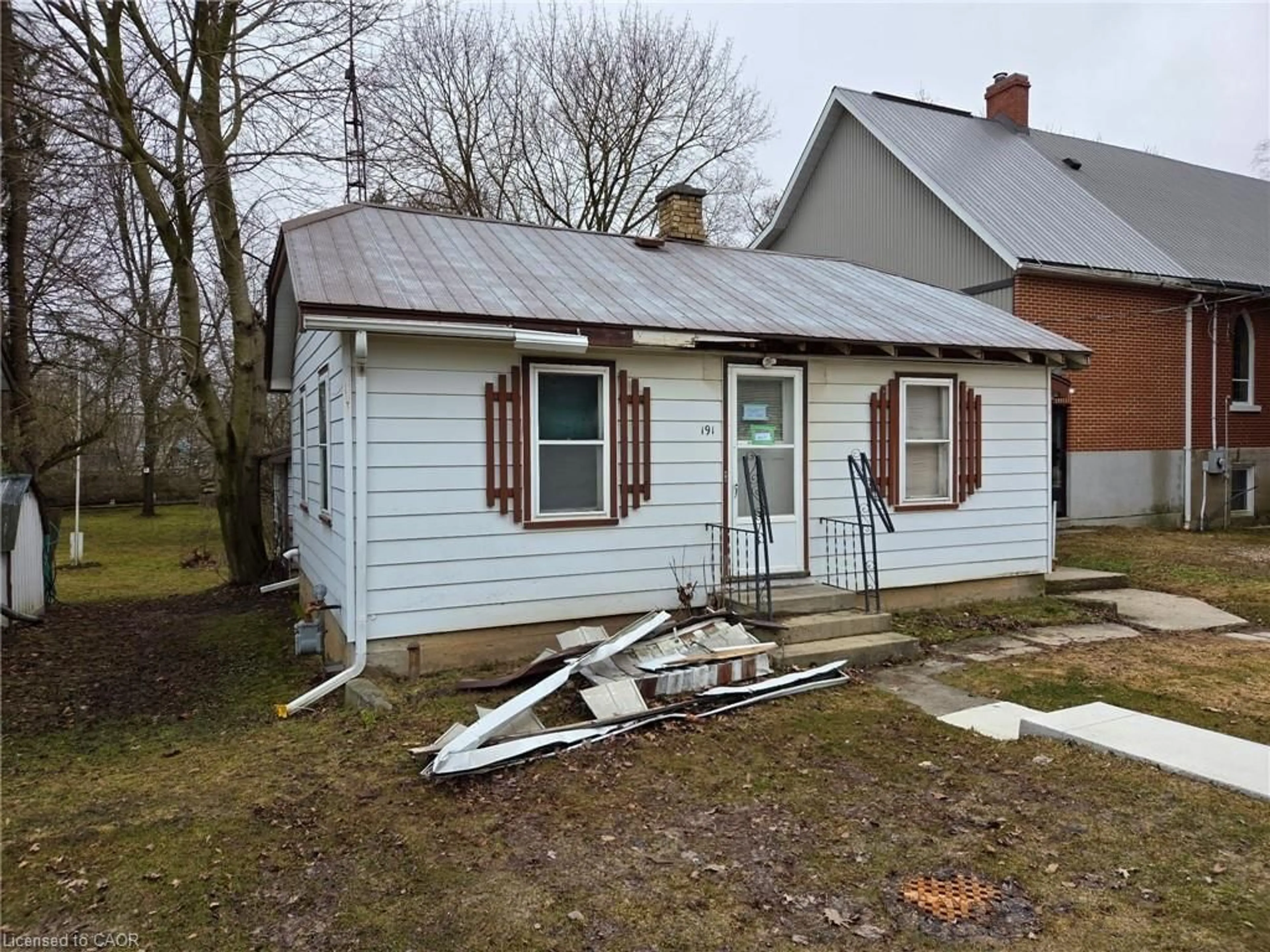 Shed for 191 Fergus St, Mount Forest Ontario N0G 2L2