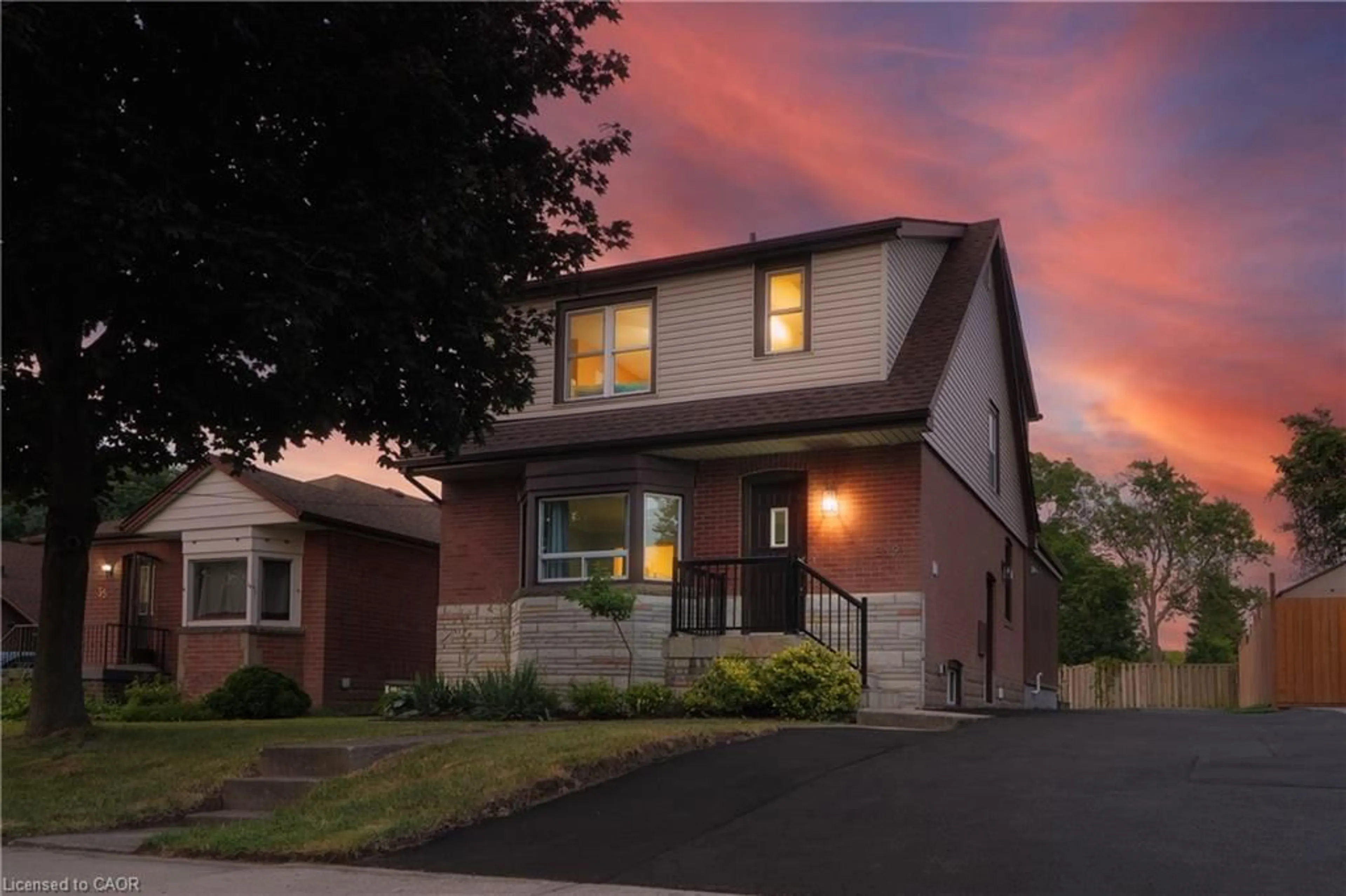 Home with brick exterior material, street for 39 Cloverhill Rd, Hamilton Ontario L9C 3L6